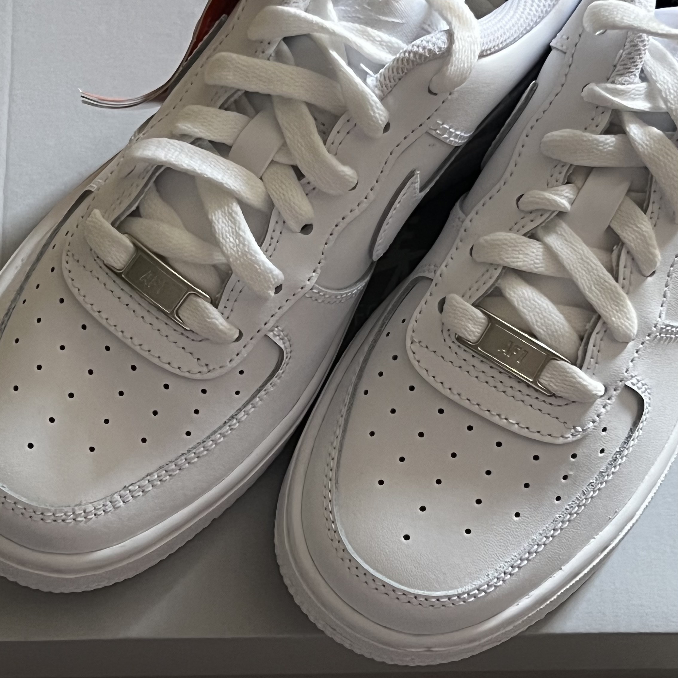 (GS) Nike Air Force 1 LE White 착용 스타일