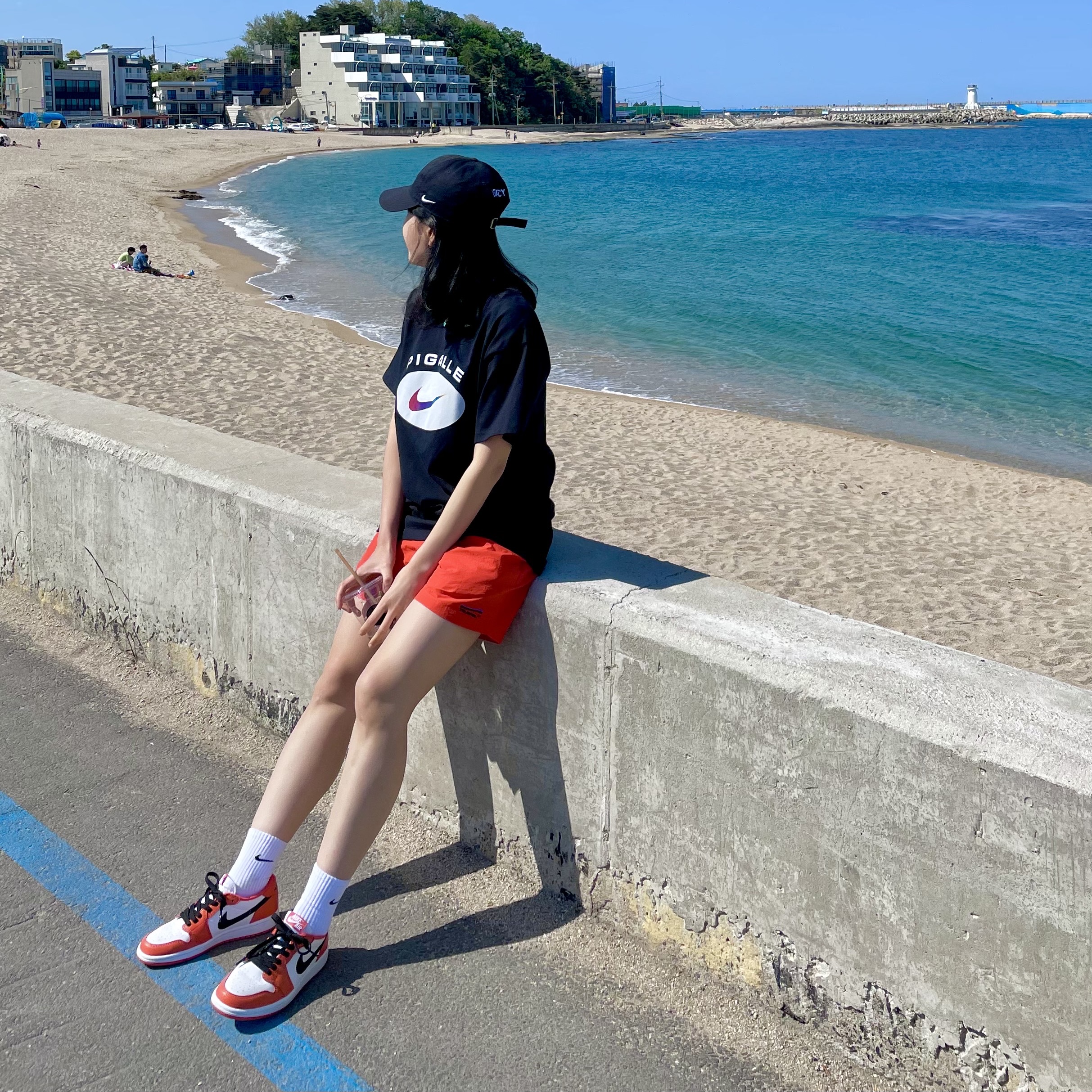 (W) Jordan 1 Low OG Starfish, Nike x Pigalle T-Shirt Black - US/EU 착용 스타일