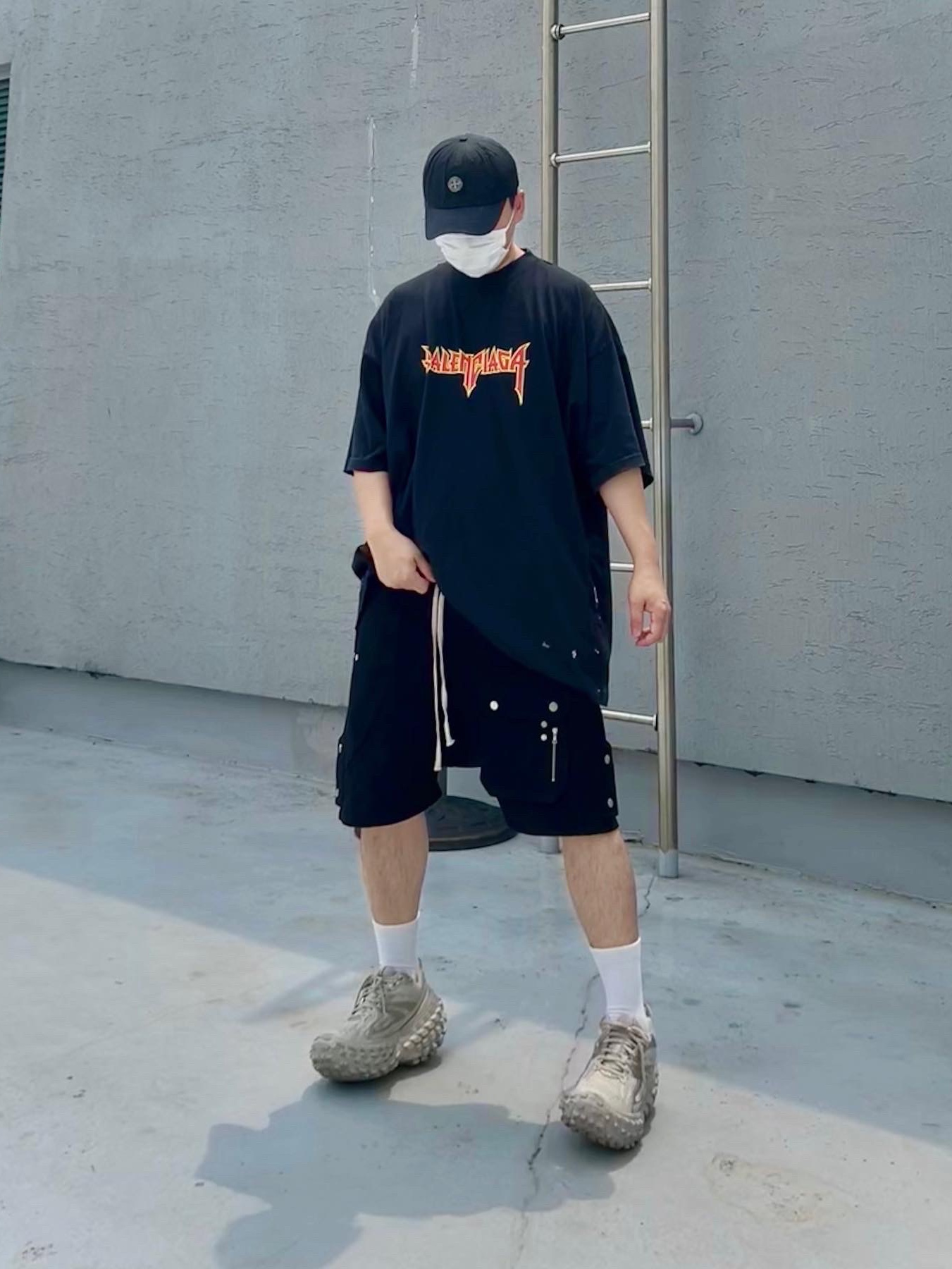 Balenciaga Defender Sneakers Beige, Supreme x Stone Island Painted Camo Nylon 6-Panel Black - 20FW 착용 스타일 - 2