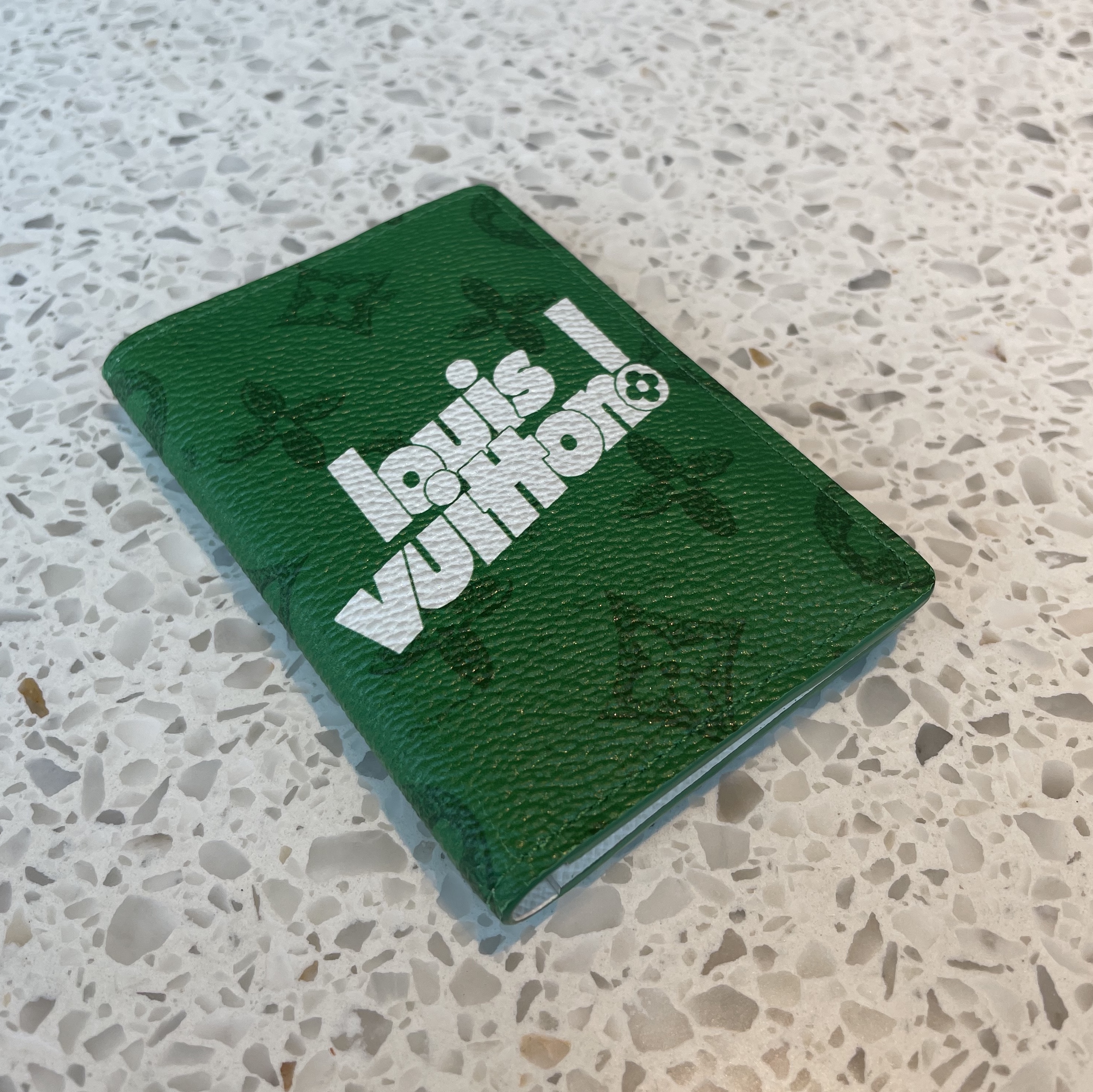 Louis Vuitton Pocket Organizer Everyday LV Vintage Monogram Vert 착용 스타일