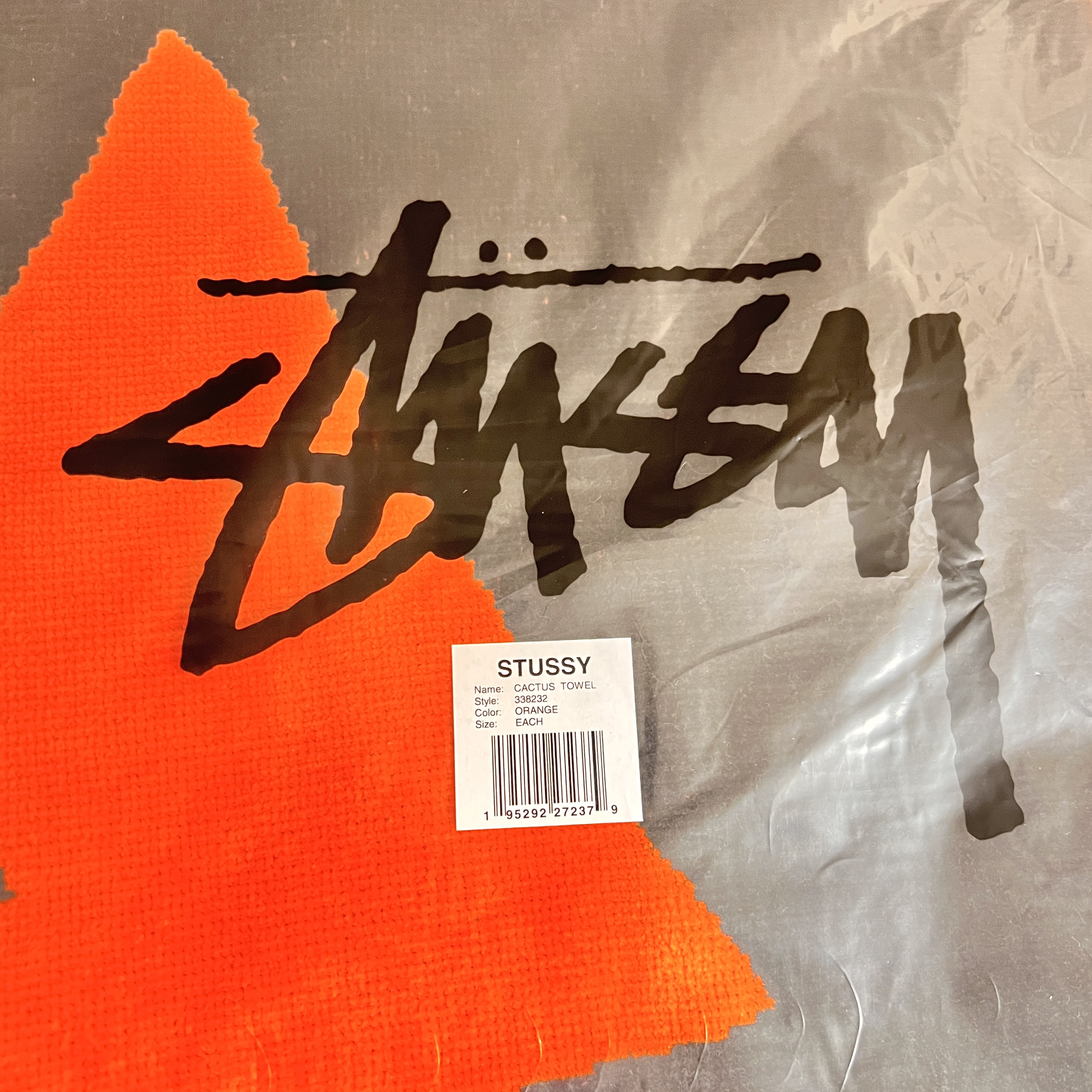 Stussy x Cactus Plant Flea Market Towel Orange 착용 스타일