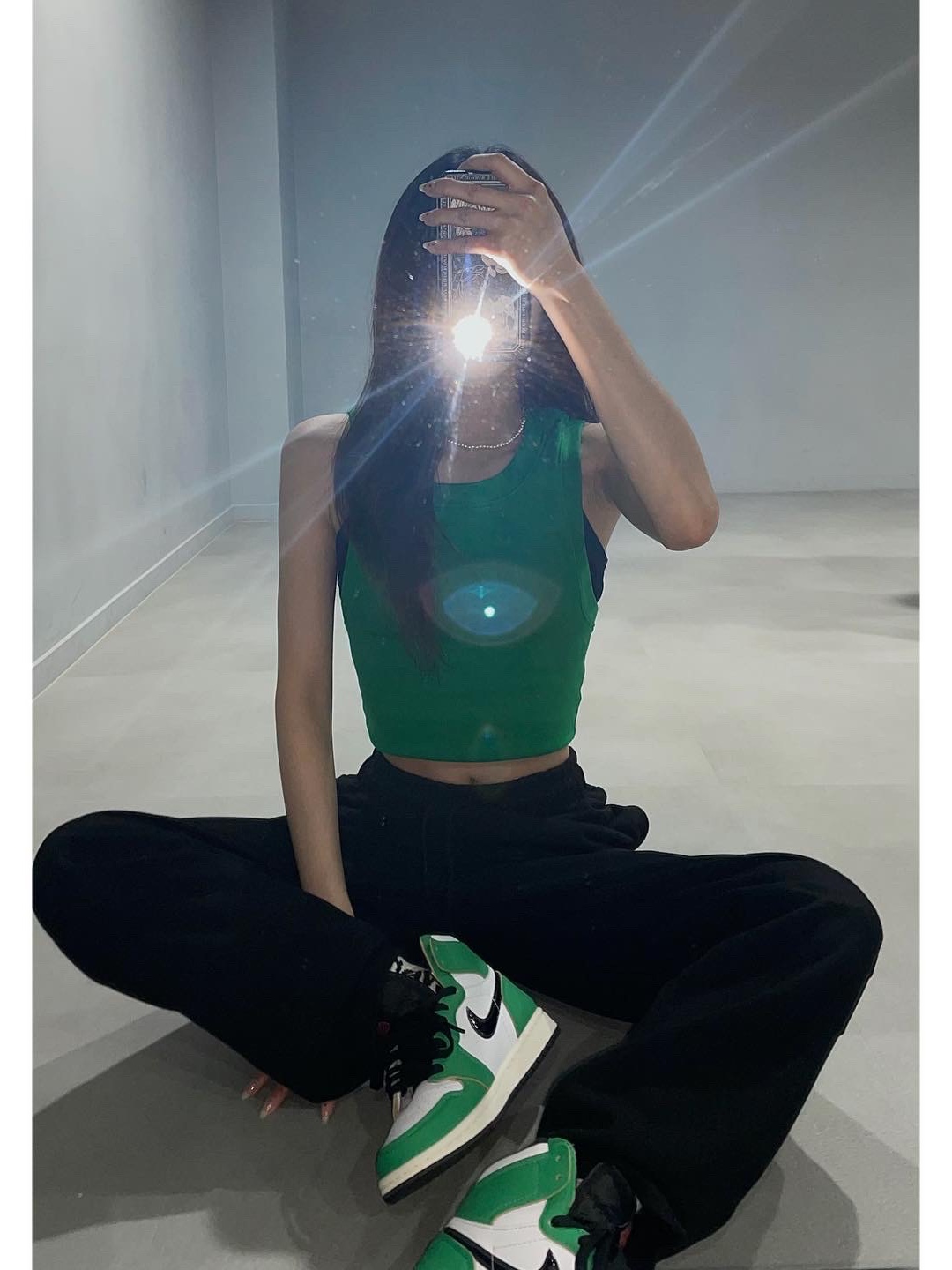 (W) Jordan 1 Retro High OG Lucky Green 착용 스타일 - 1