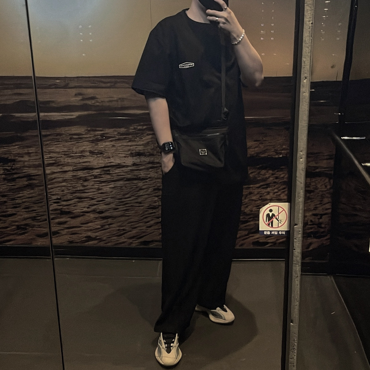 Adidas Yeezy 700 V3 Kyanite, Acne Studios Crossbody Face Bag Black 착용 스타일