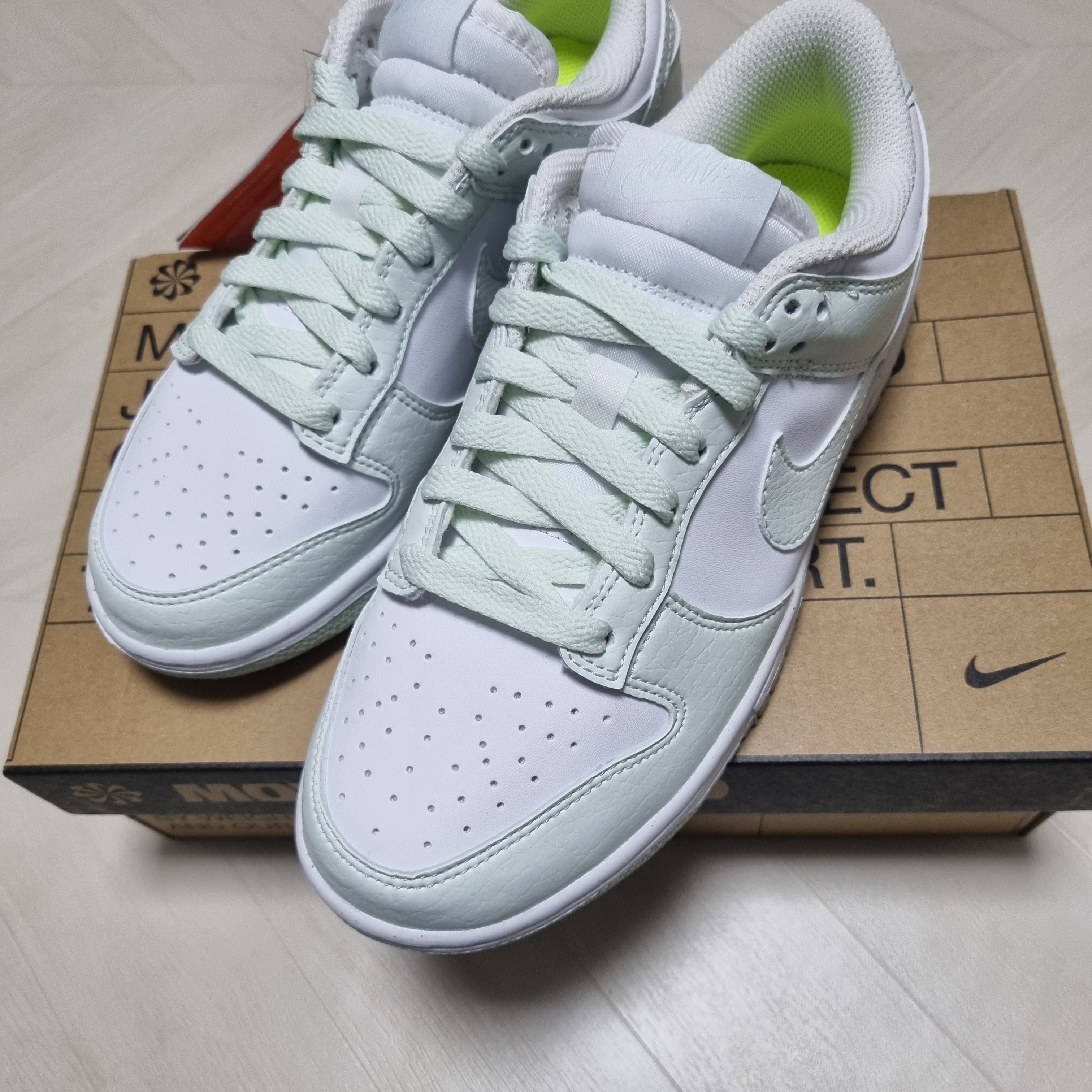(W) Nike Dunk Low Next Nature Barely Green and White 착용 스타일