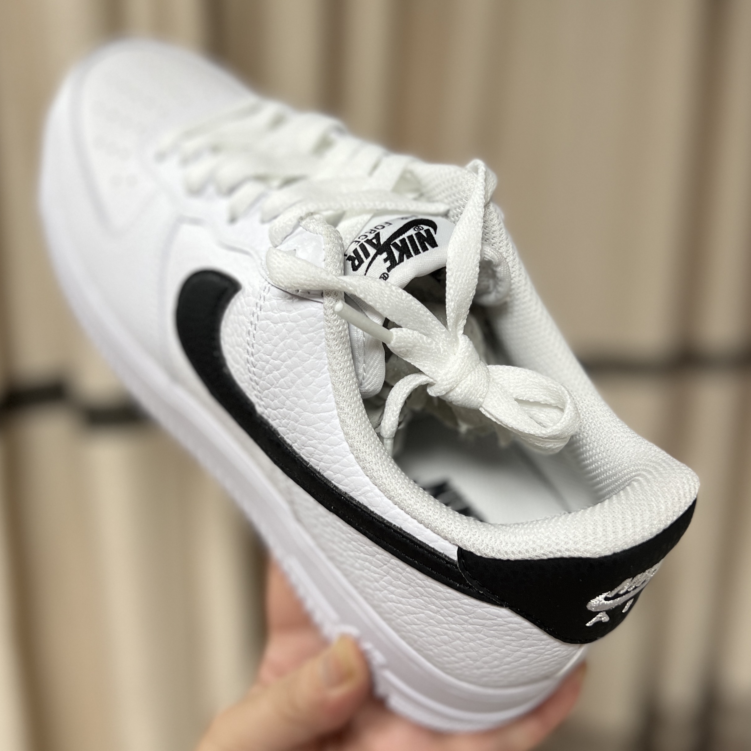 Nike Air Force 1 '07 White Black 착용 스타일 - 2