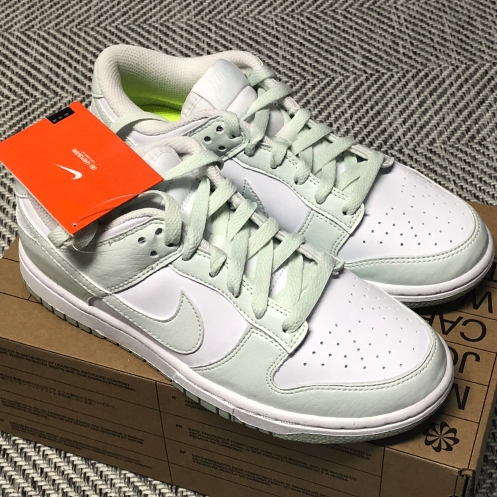 (W) Nike Dunk Low Next Nature Barely Green and White 착용 스타일 - 2