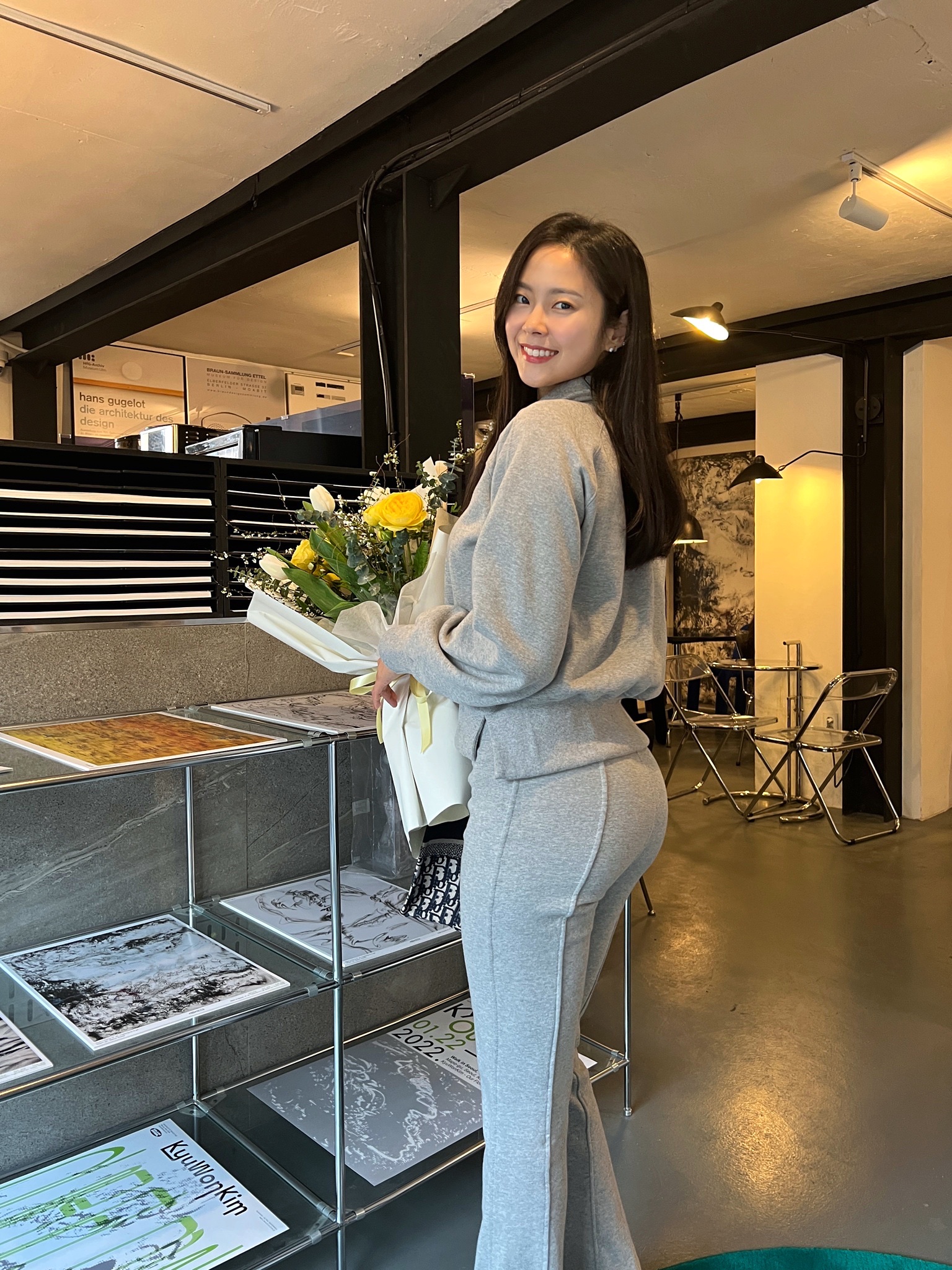 Nike x Off-White Dunk Low The 50 - Lot 46, Dior Large Book Tote Blue Dior Oblique Embroidery 착용 스타일 - 4