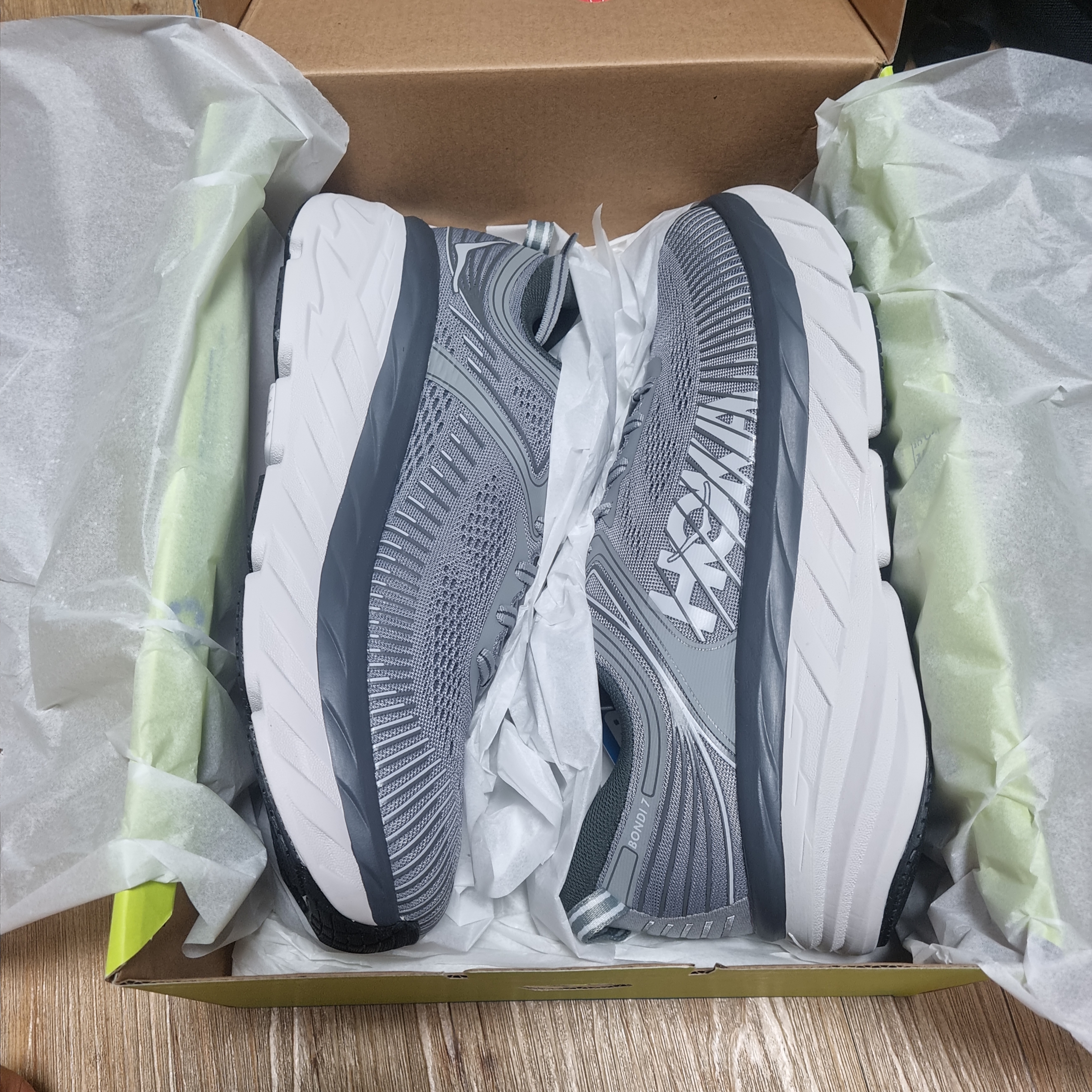 Hoka Bondi 7 Dark Shadow - Wide 착용 스타일 - 1