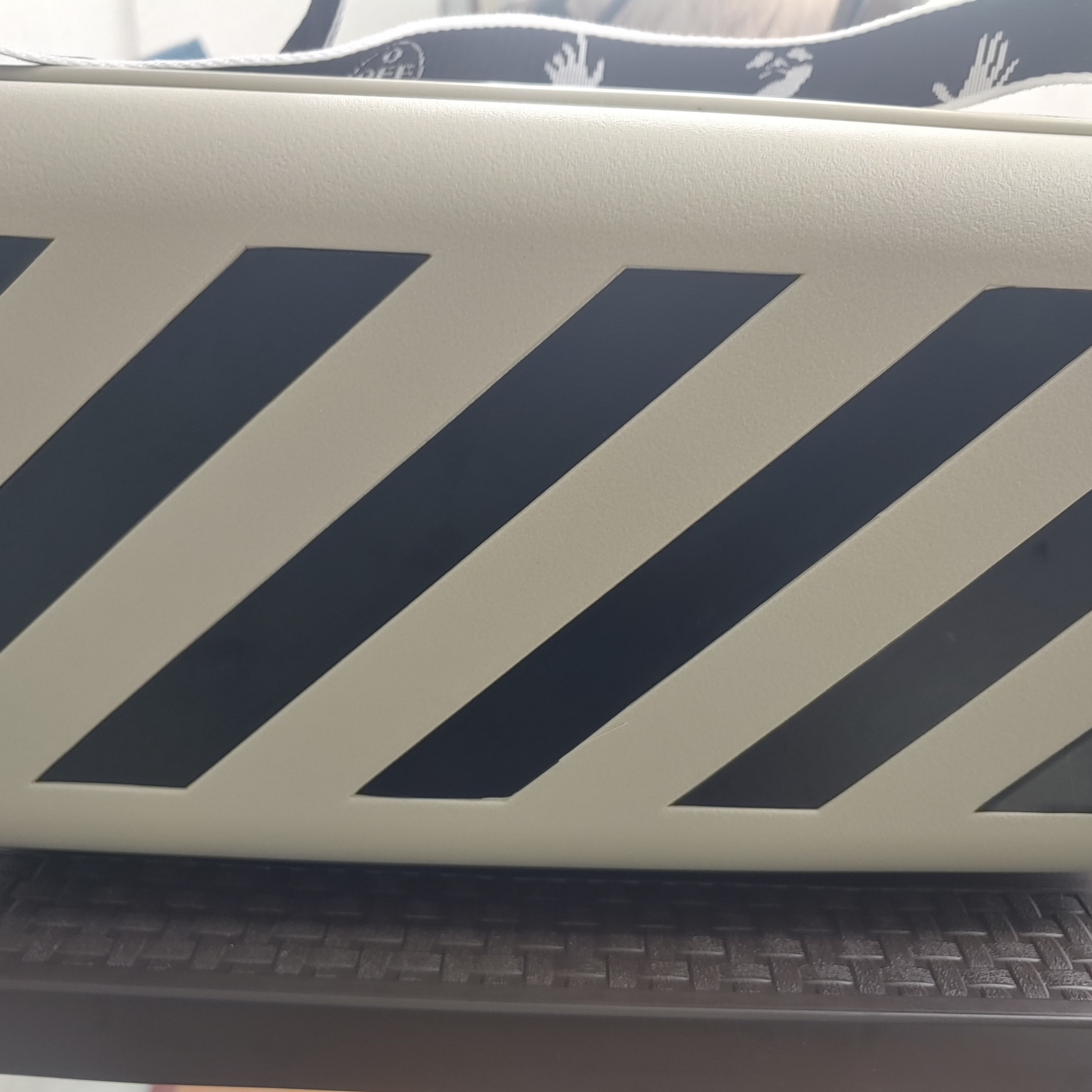 Off-White x Amore Pacific Protection Box (Without Cosmetics) 착용 스타일 - 1