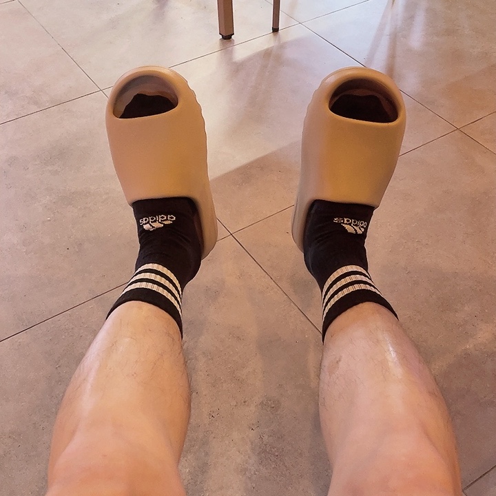 Adidas Yeezy Slide Pure - Re-Release Ver. 착용 스타일