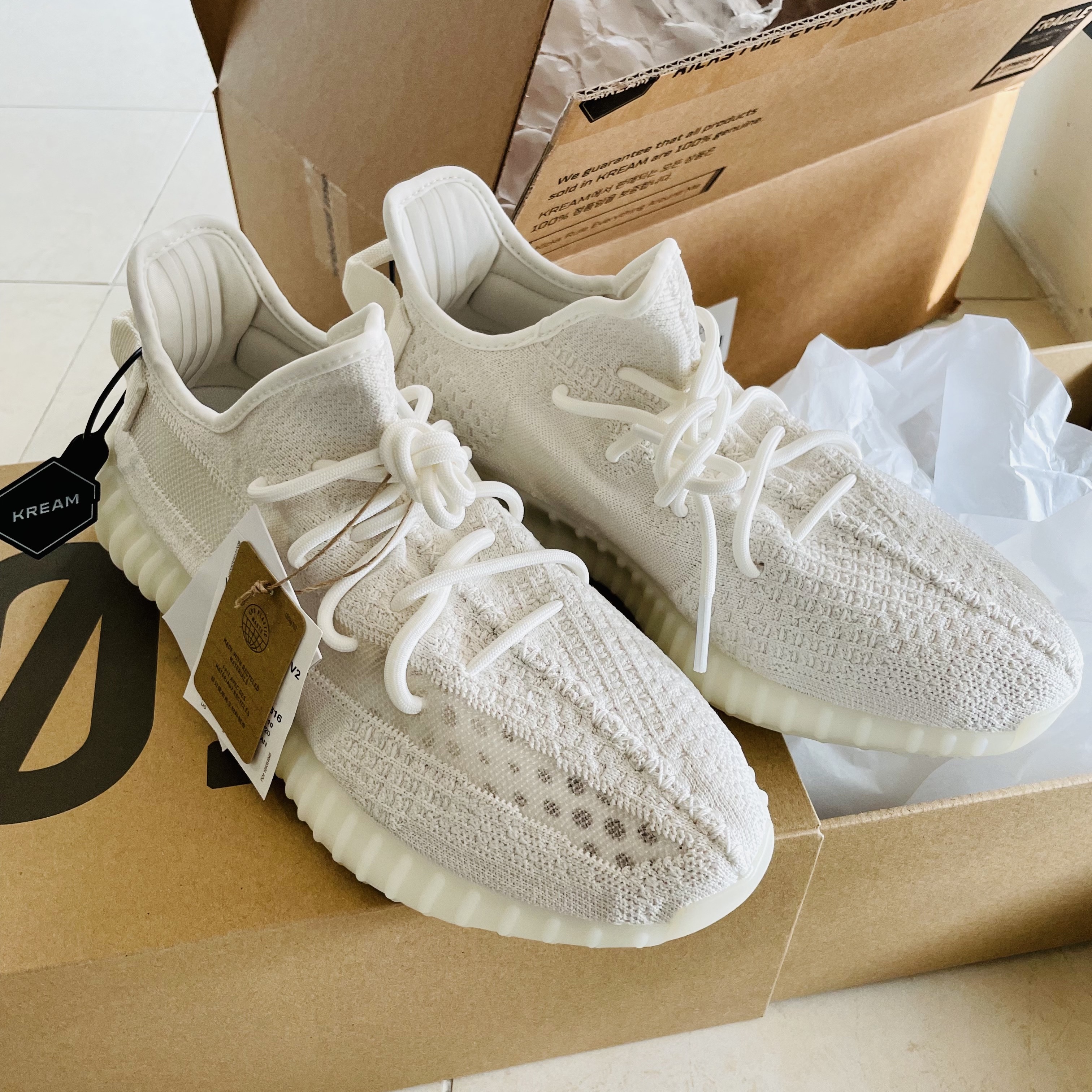 Adidas Yeezy Boost 350 V2 Bone 착용 스타일 - 2