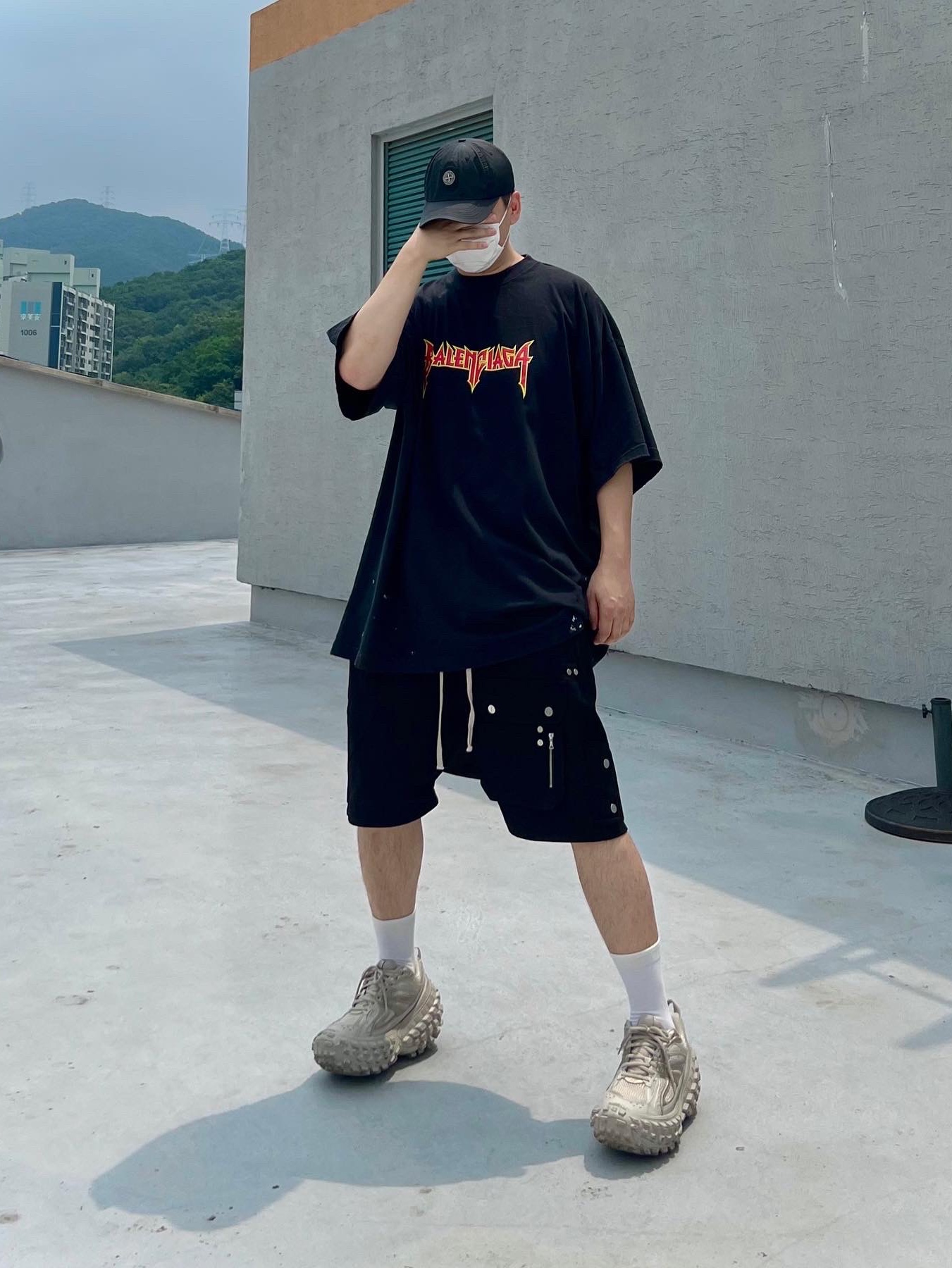 Balenciaga Defender Sneakers Beige, Supreme x Stone Island Painted Camo Nylon 6-Panel Black - 20FW 착용 스타일 - 1