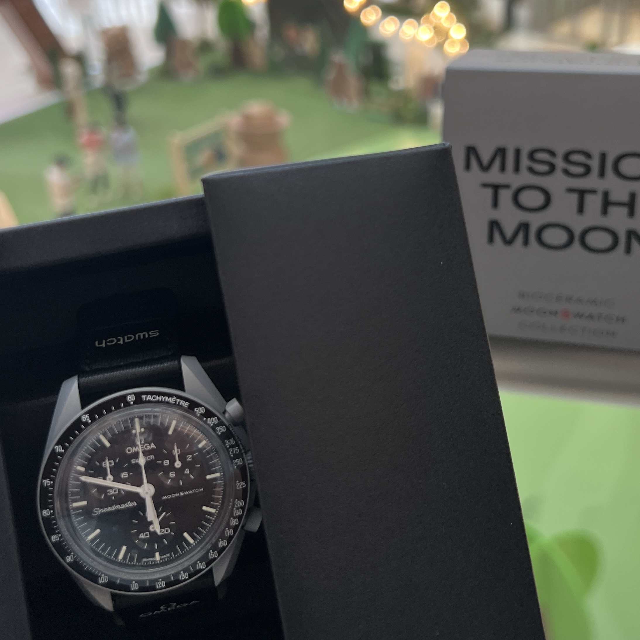Swatch x Omega Bioceramic MoonSwatch Mission To The Moon 착용 스타일