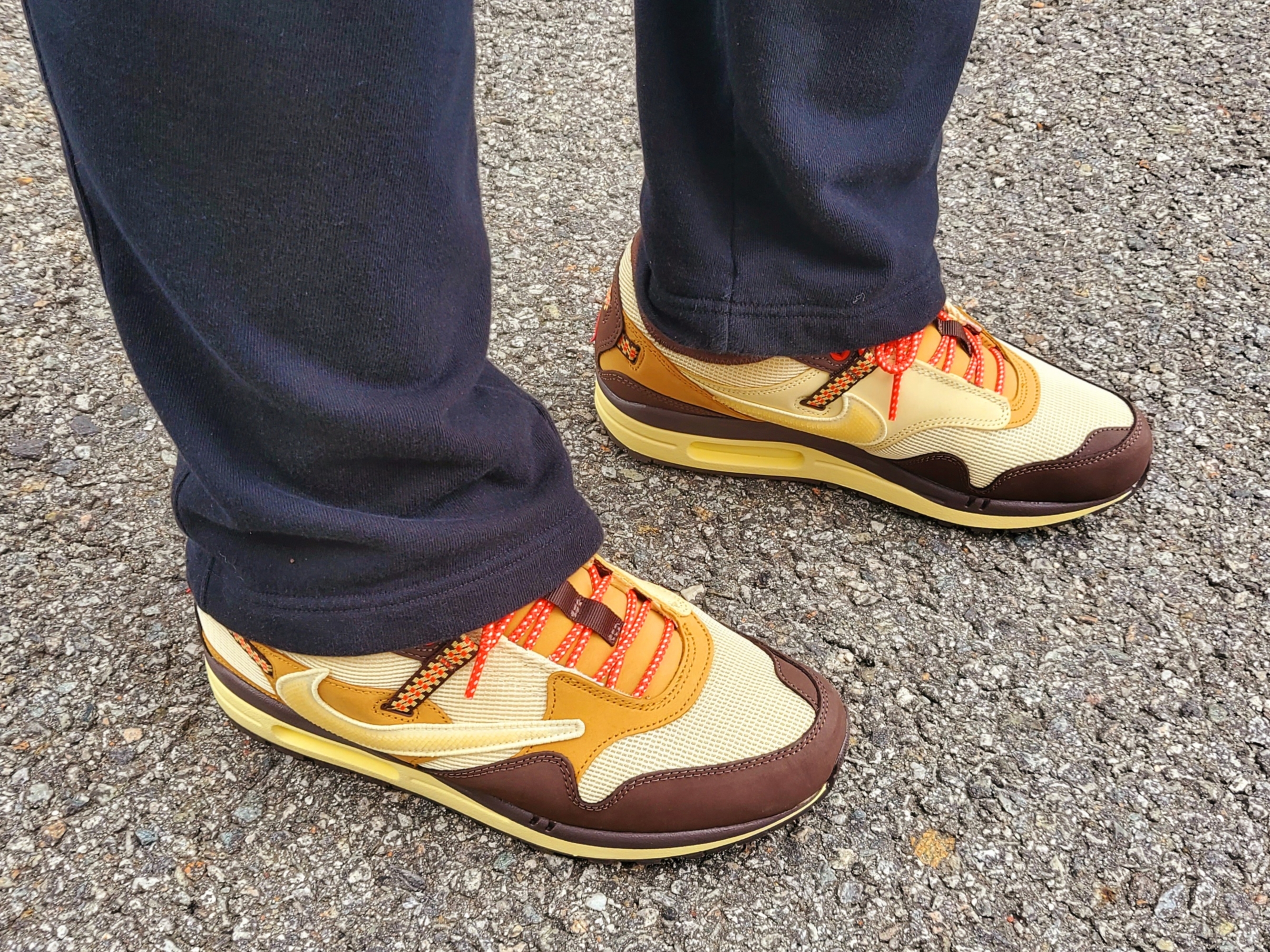 Nike x Travis Scott Air Max 1 Cact.us Brown 착용 스타일 - 2