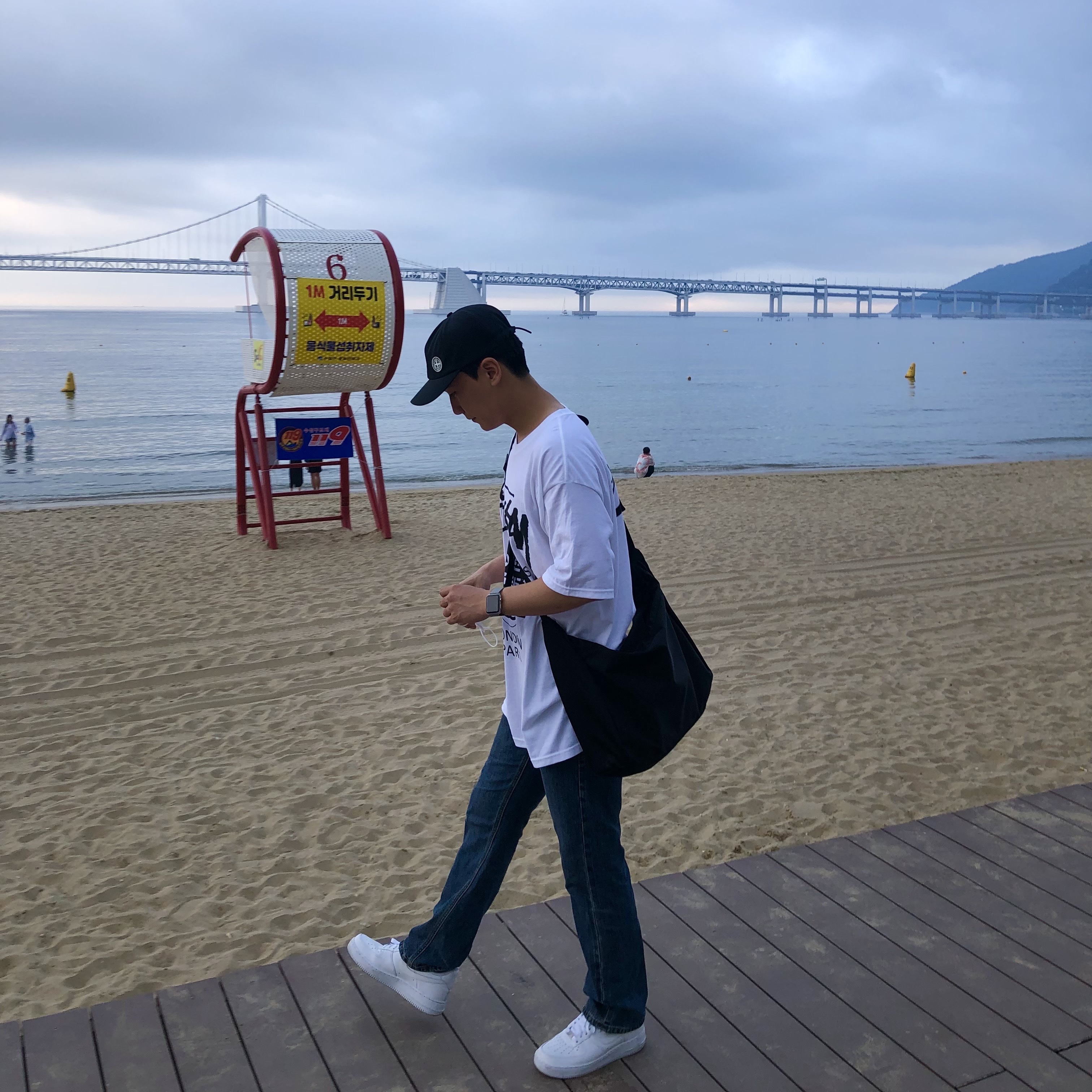 Stussy DSM World Tour T-Shirt White 착용 스타일 - 2