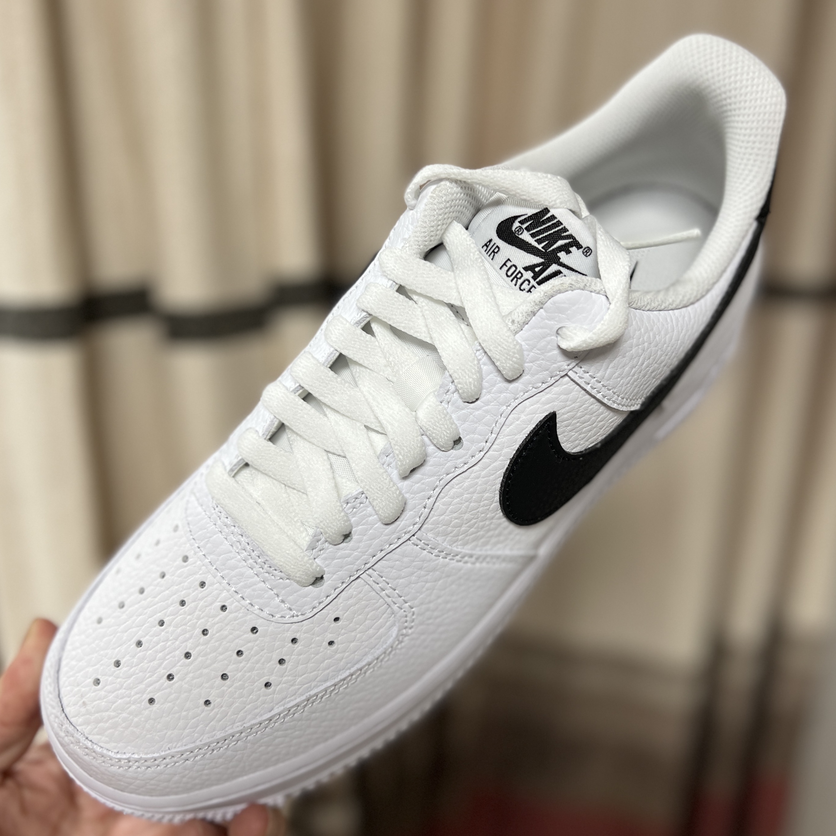 Nike Air Force 1 '07 White Black 착용 스타일 - 1
