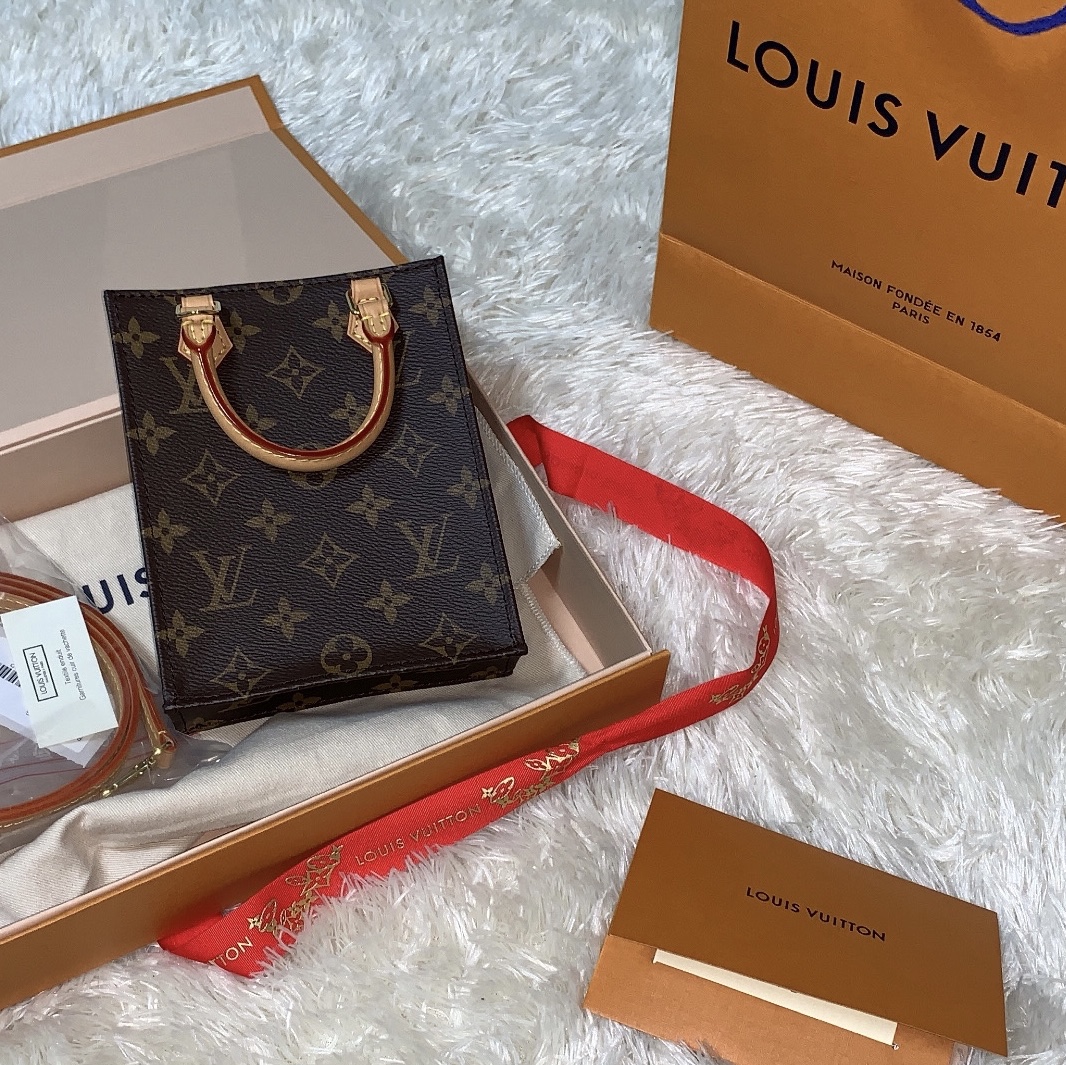 Louis Vuitton Petit Sac Plat Monogram, Louis Vuitton Petit Sac Plat Monogram 착용 스타일