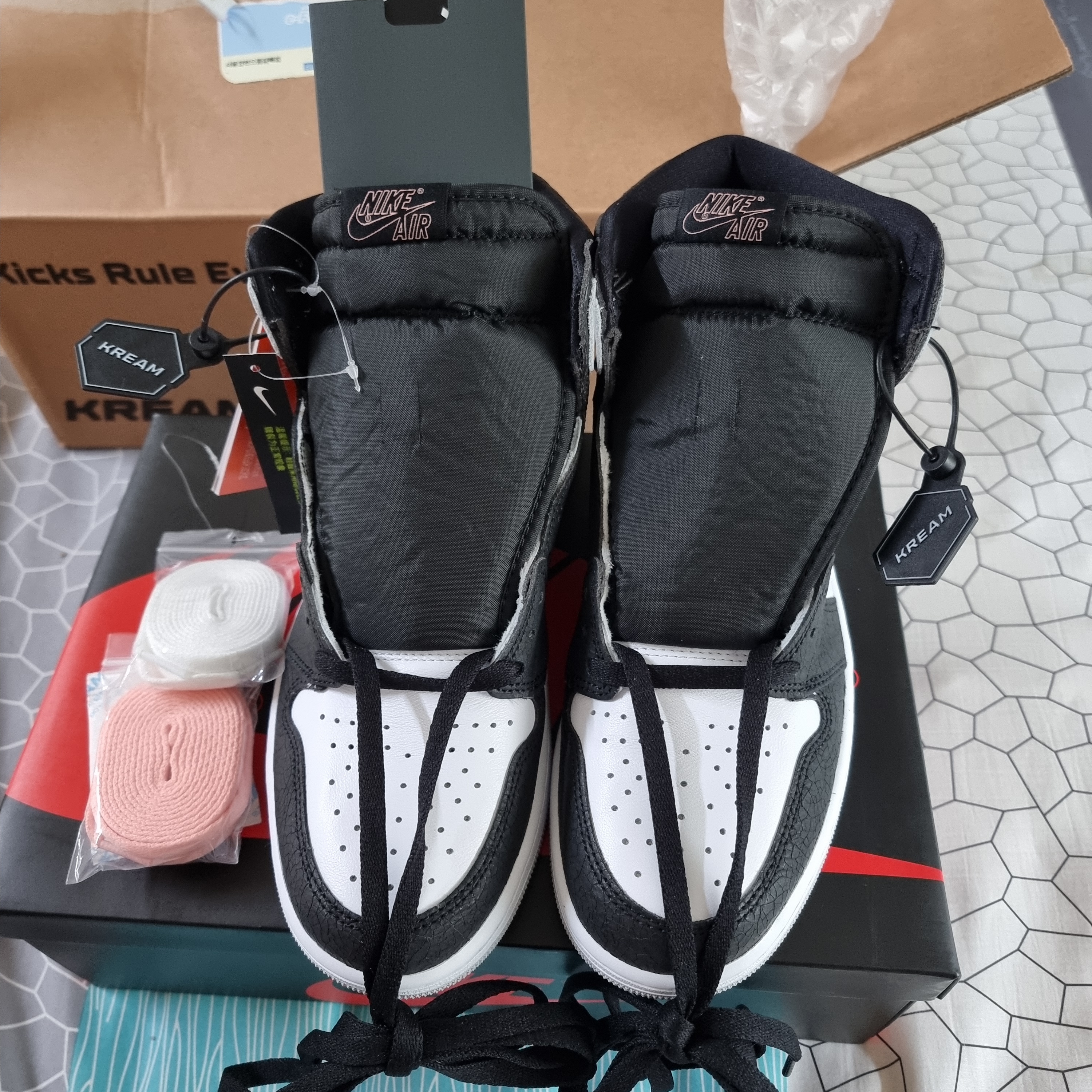Jordan 1 Retro High OG Bleached Coral 착용 스타일 - 3