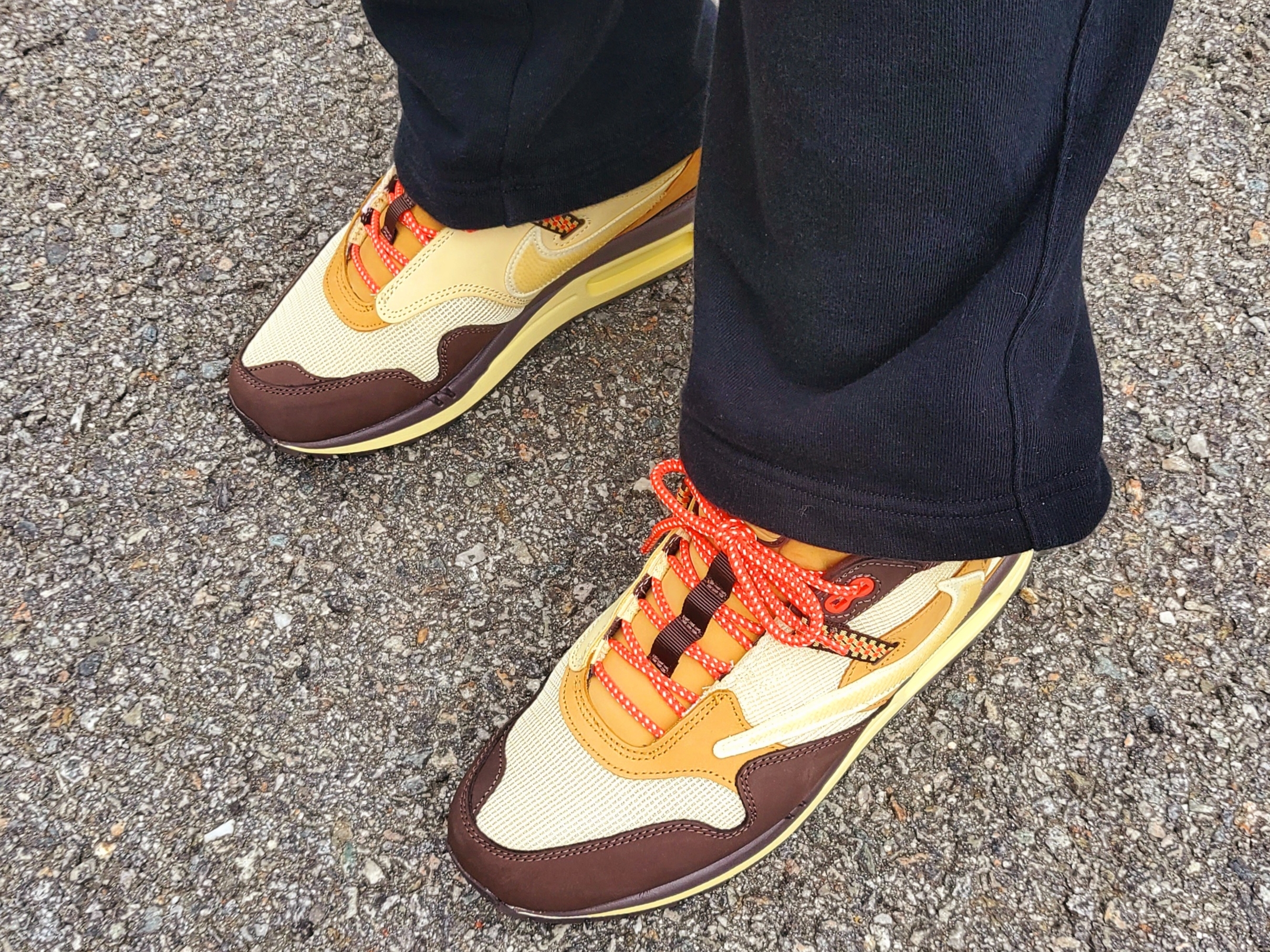Nike x Travis Scott Air Max 1 Cact.us Brown 착용 스타일 - 3