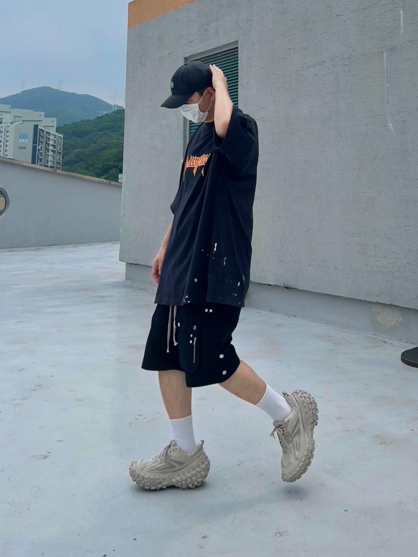 Balenciaga Defender Sneakers Beige, Supreme x Stone Island Painted Camo Nylon 6-Panel Black - 20FW 착용 스타일 - 3