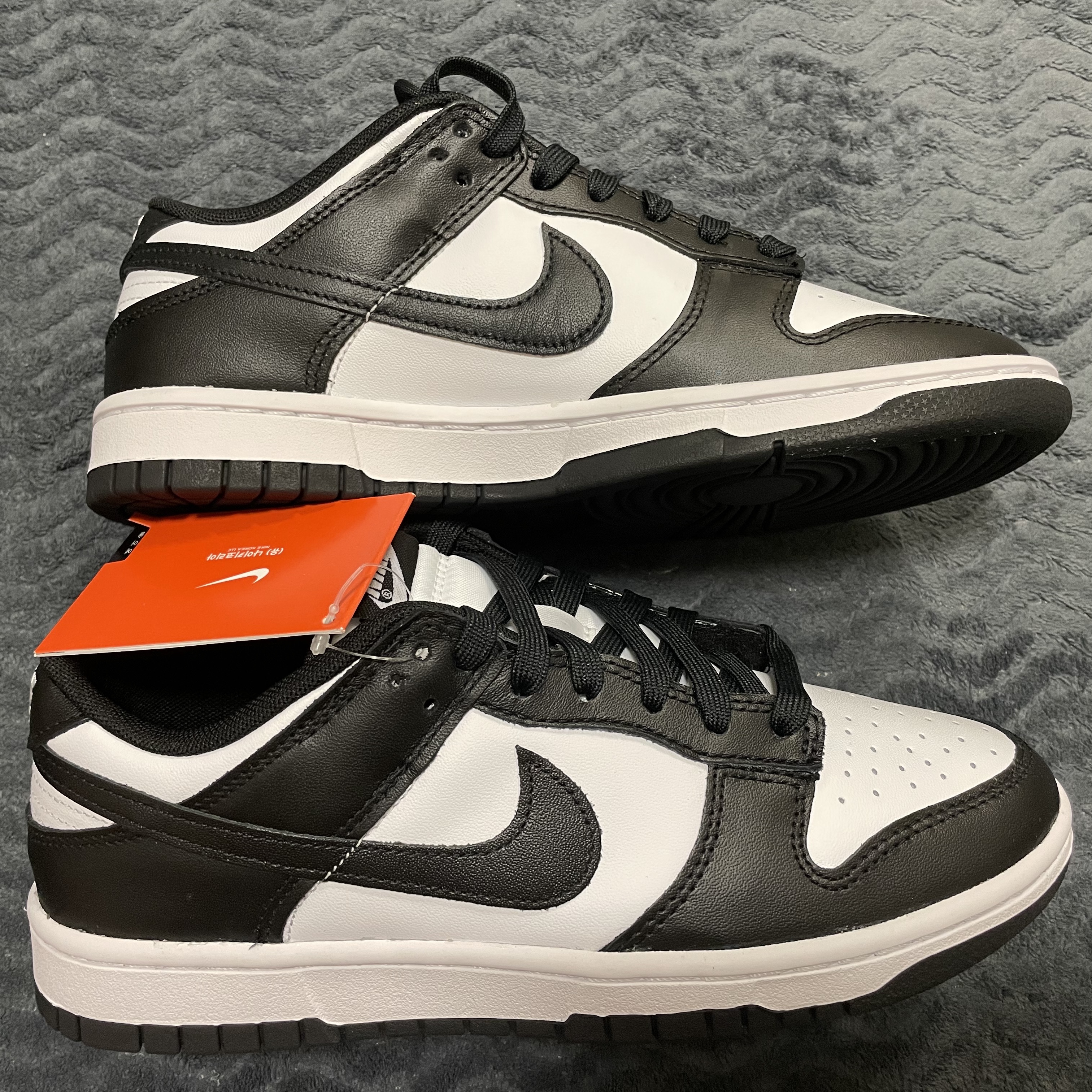 Nike Dunk Low Retro Black 착용 스타일 - 1