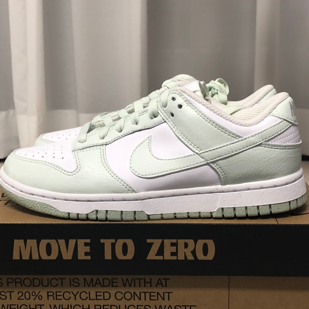 (W) Nike Dunk Low Next Nature Barely Green and White 착용 스타일 - 1