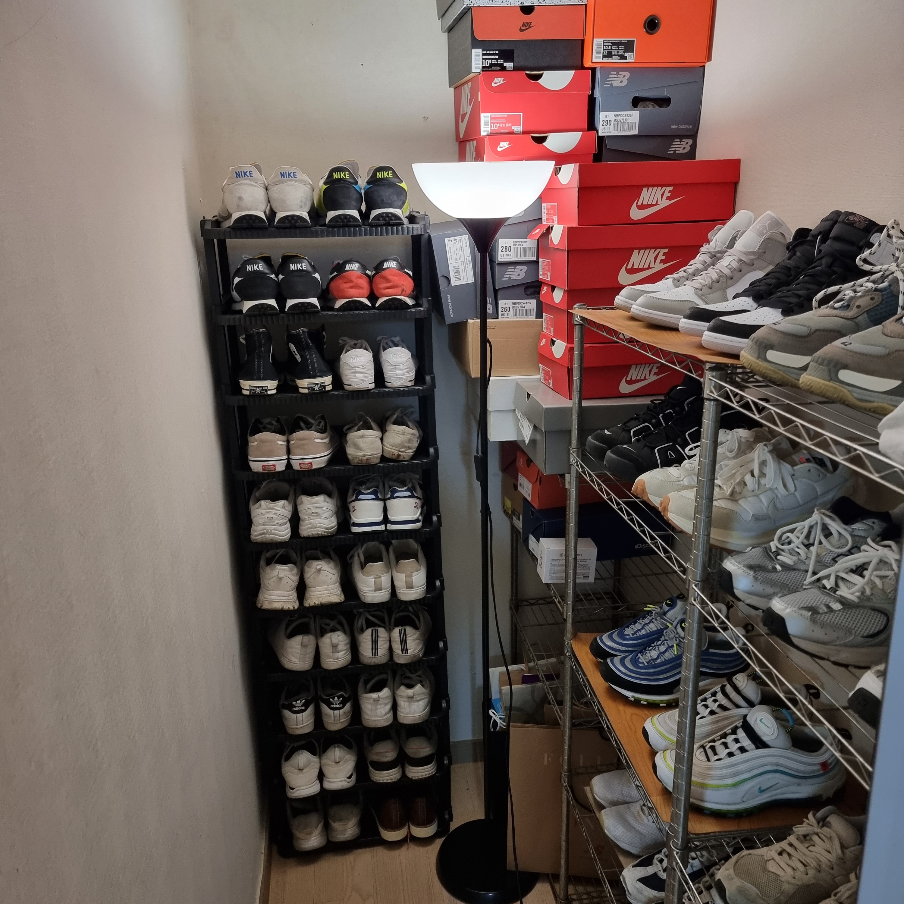 Balenciaga Triple S Grey 2018, Jordan 1 Mid College Grey 착용 스타일 - 3