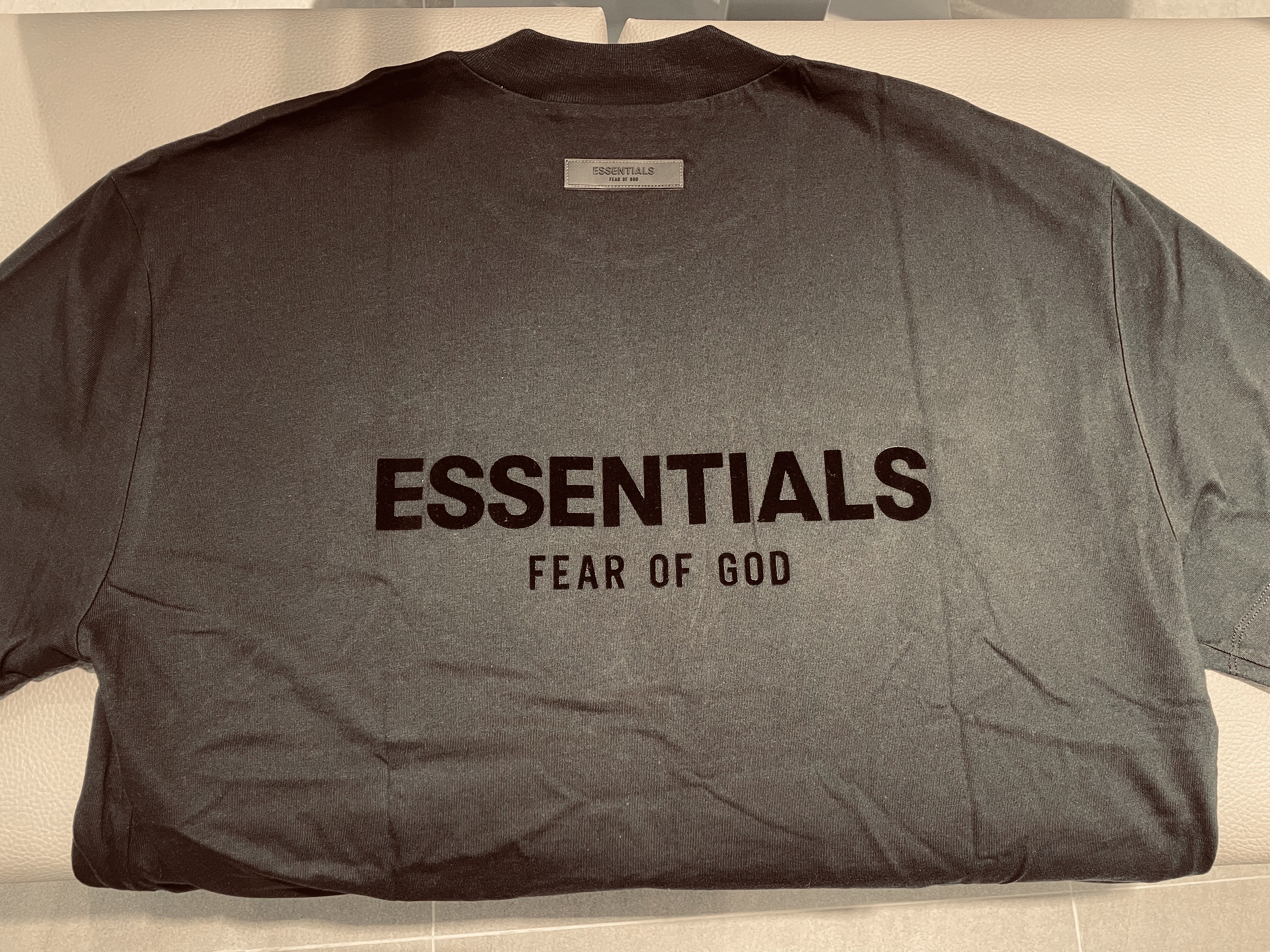 Essentials The Core Collection T-Shirt Stretch Limo 착용 스타일