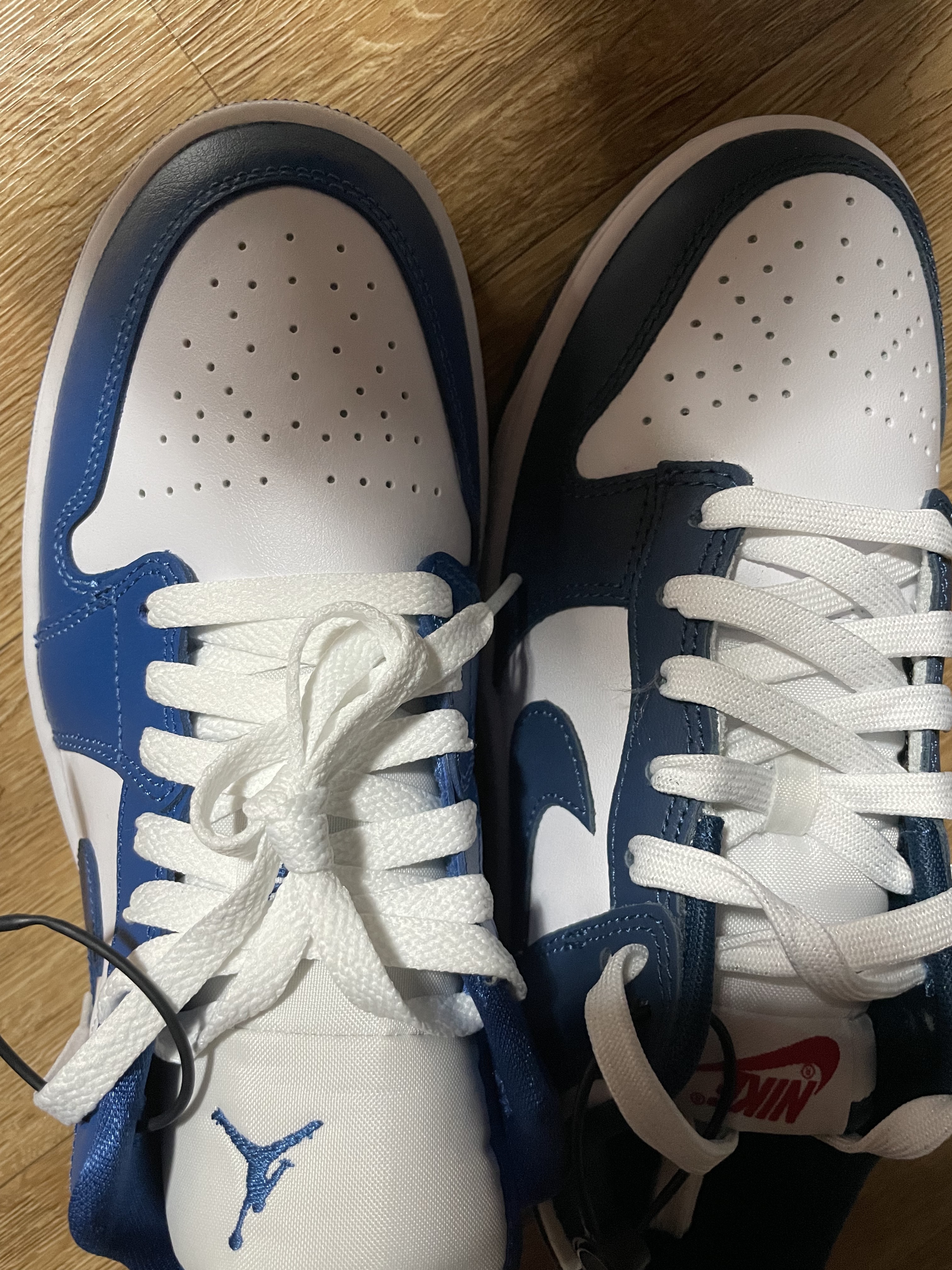 Nike Dunk Low Retro Valerian Blue, (W) Jordan 1 Low White Dark Marina Blue 착용 스타일 - 3