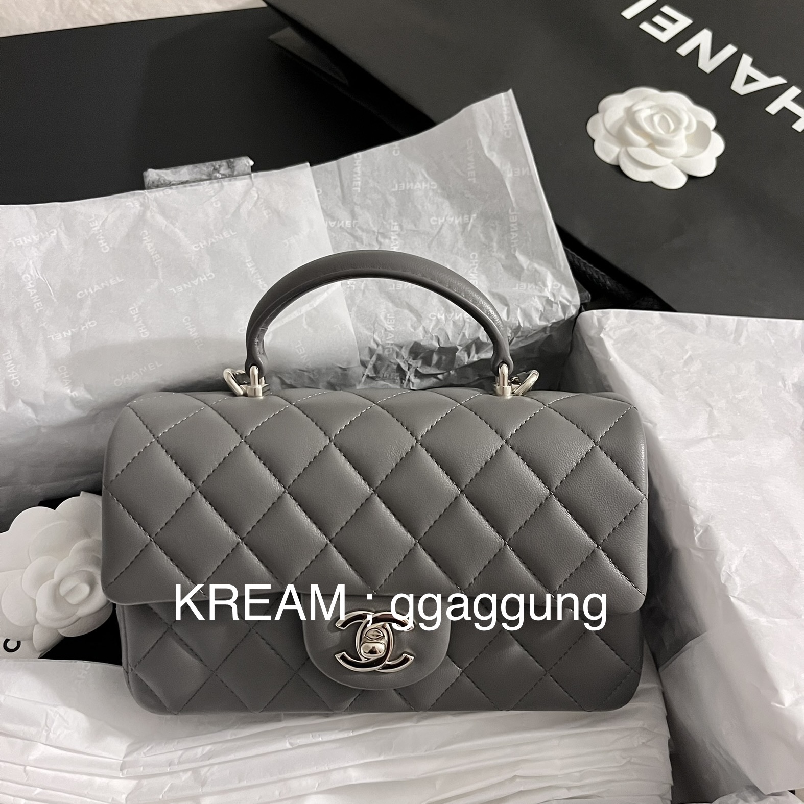 Chanel Mini Flap Bag with Top Handle Lambskin & Gold Dark Grey 착용 스타일