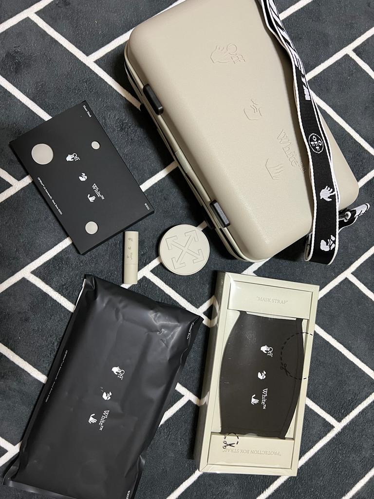 Off-White x Amore Pacific Protection Box (Without Cosmetics) 착용 스타일