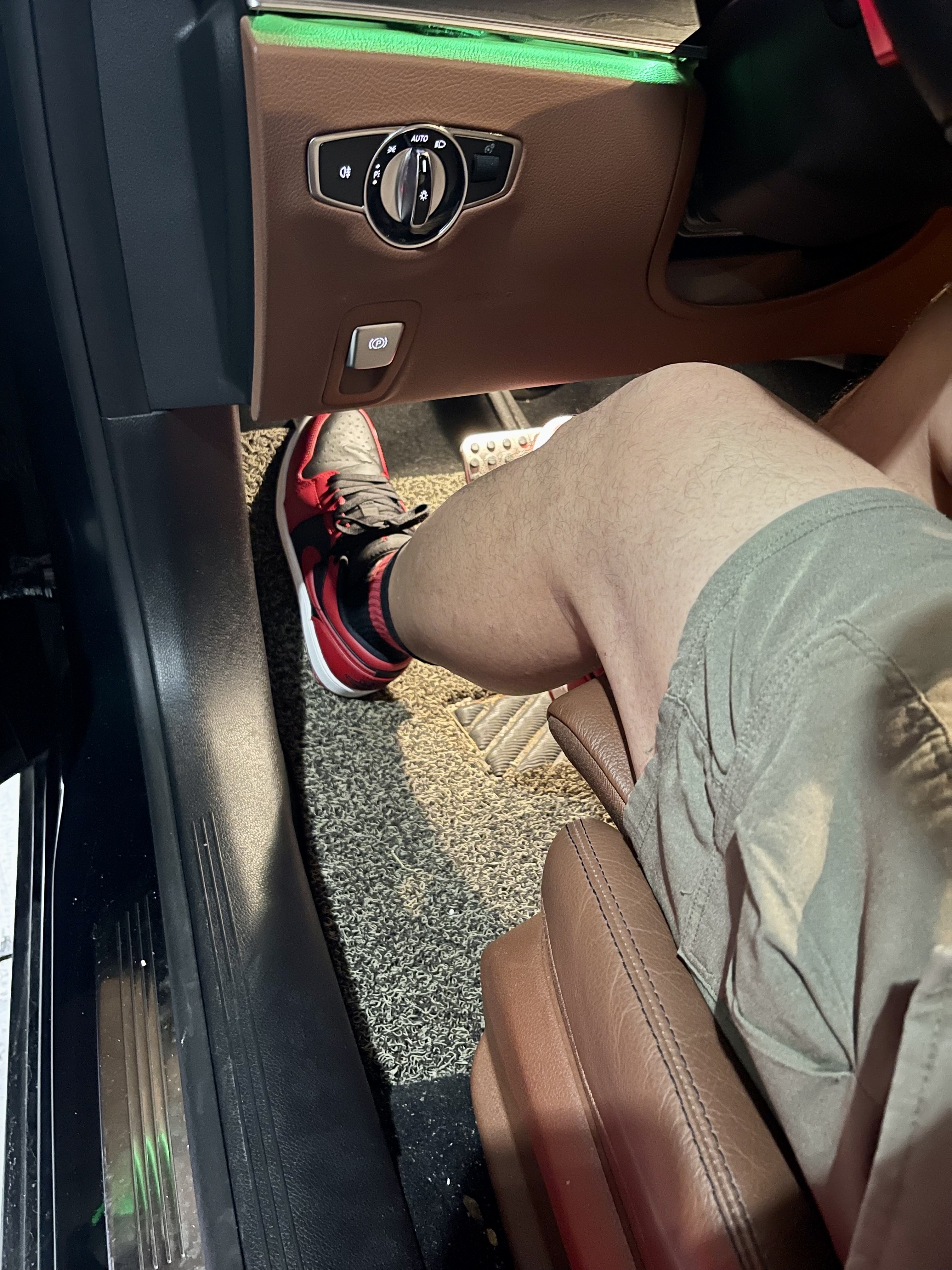 Jordan 1 Low Varsity Red 착용 스타일 - 1