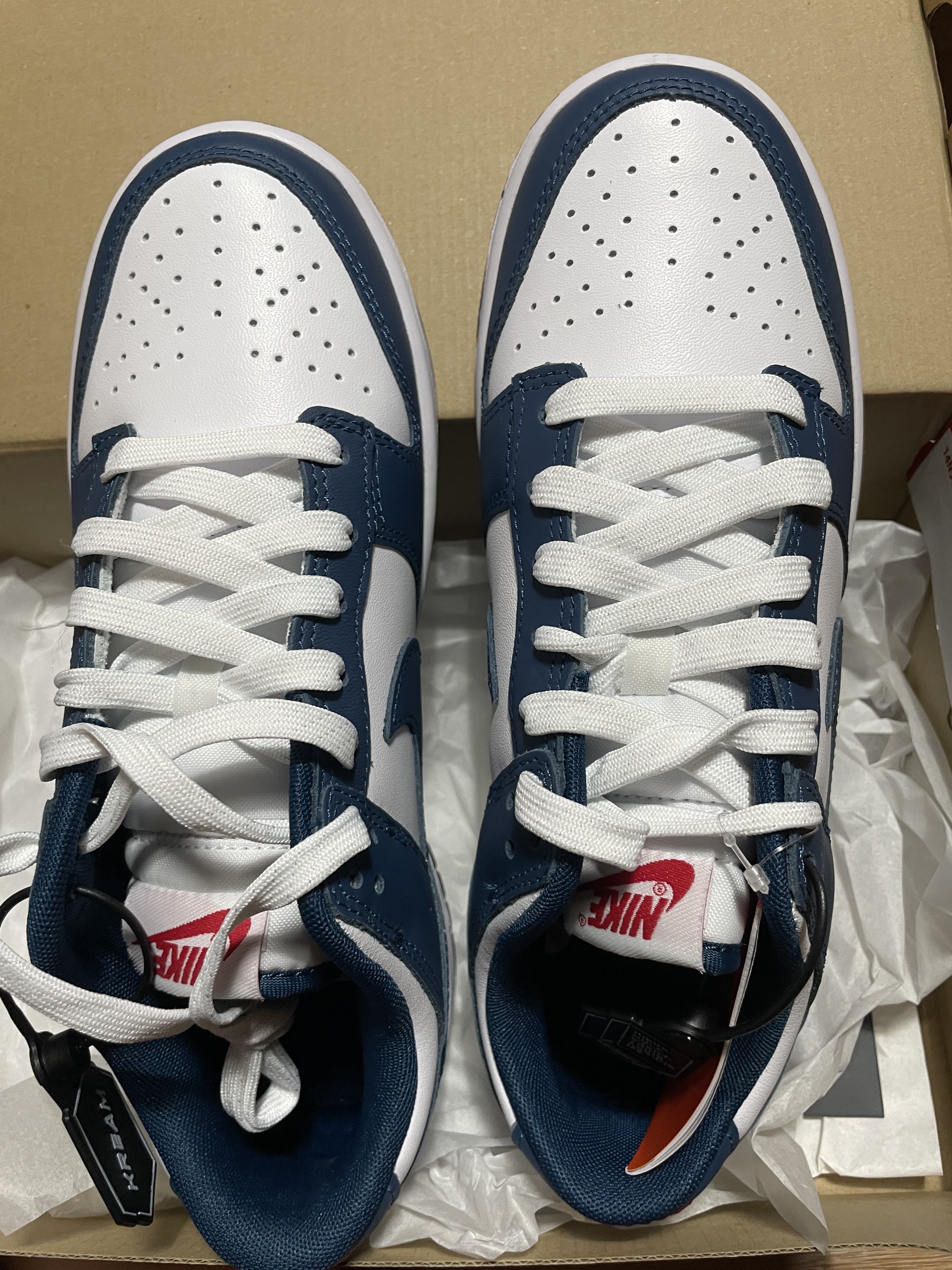 Nike Dunk Low Retro Valerian Blue, (W) Jordan 1 Low White Dark Marina Blue 착용 스타일 - 1