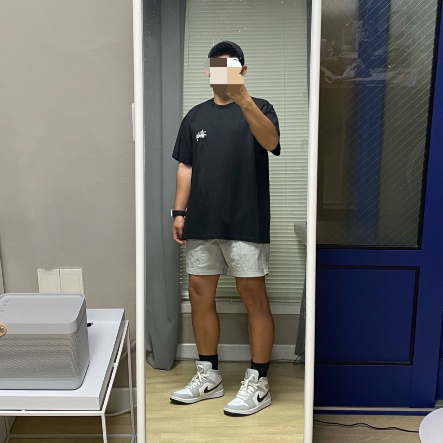 Stussy Basic Stussy Pigment Dyed T-Shirt Black 2022, (W) Jordan 1 Mid Grey Fog 착용 스타일 - 1