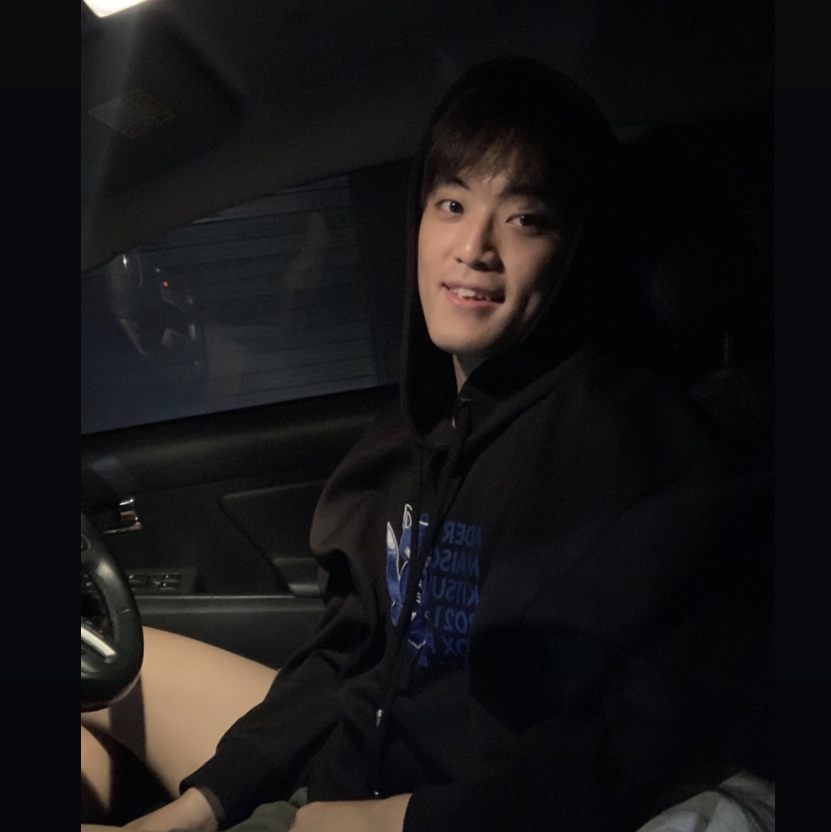 Maison Kitsune x Ader Error Meditation Fox Hoodie Black 착용 스타일 - 1