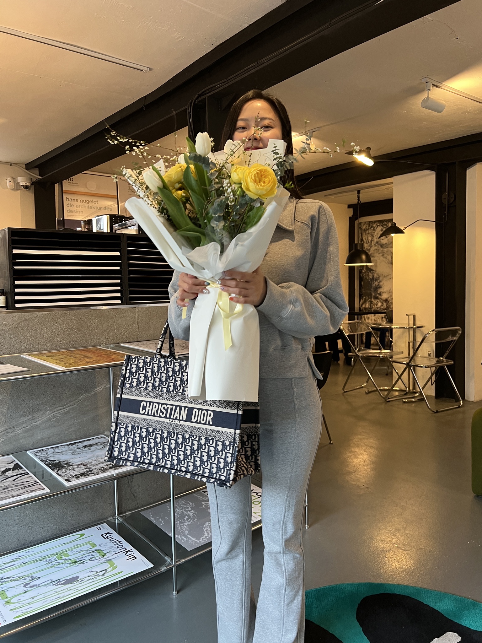 Nike x Off-White Dunk Low The 50 - Lot 46, Dior Large Book Tote Blue Dior Oblique Embroidery 착용 스타일 - 2