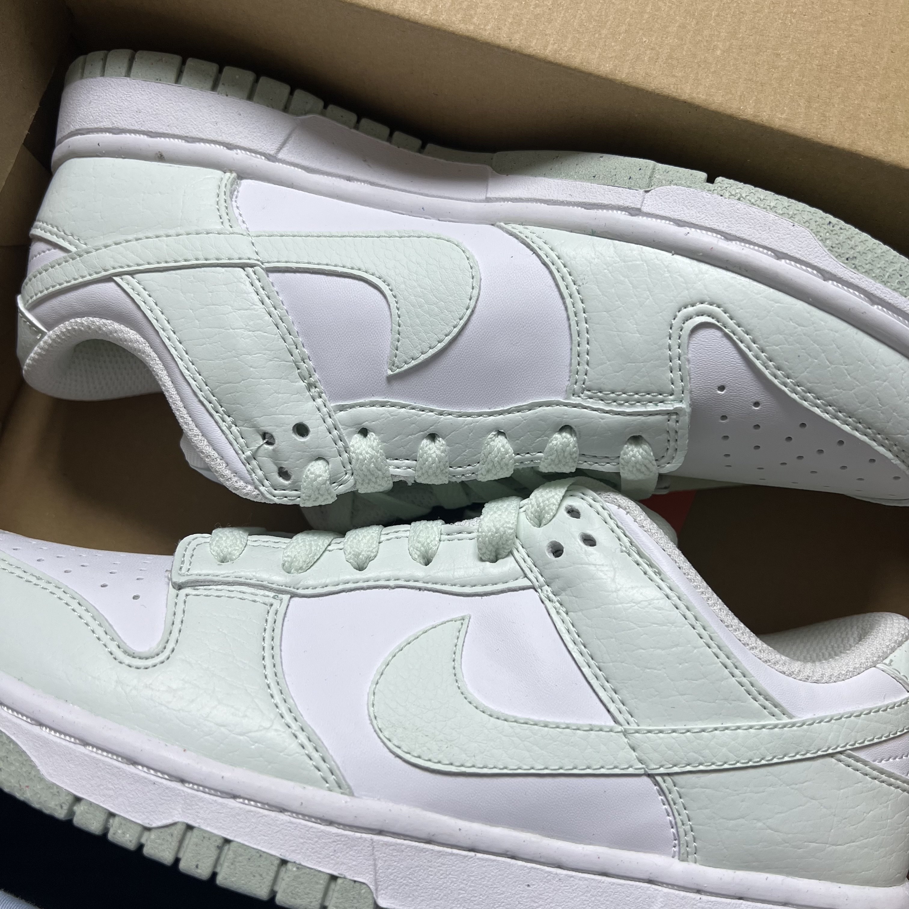 (W) Nike Dunk Low Next Nature Barely Green and White 착용 스타일