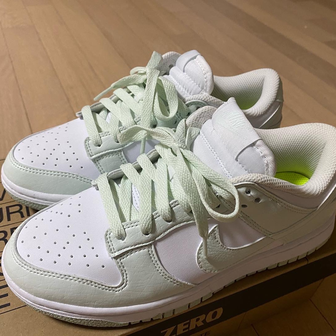(W) Nike Dunk Low Next Nature Barely Green and White 착용 스타일 - 5