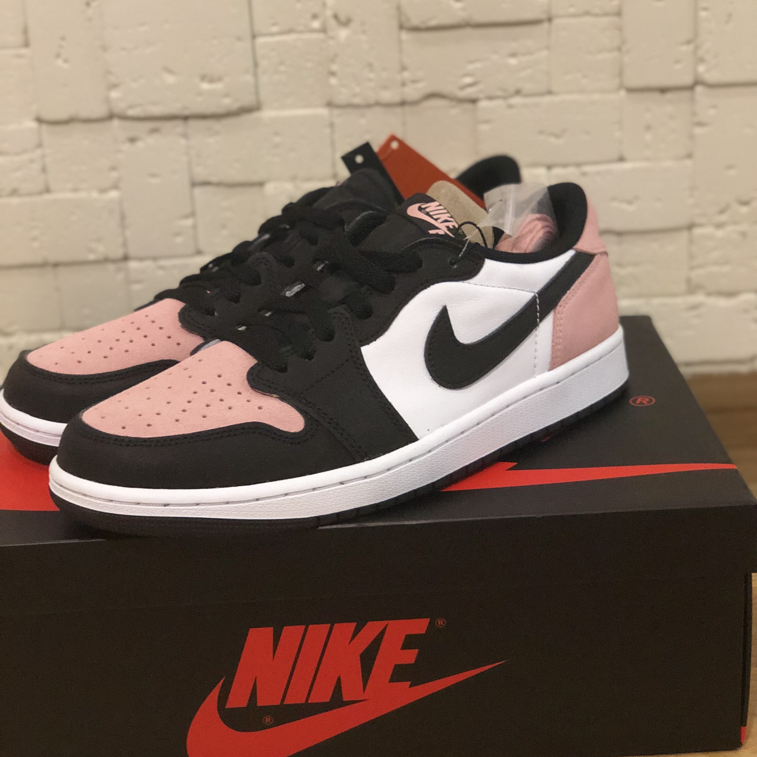 Jordan 1 Retro Low OG Bleached Coral 착용 스타일 - 1