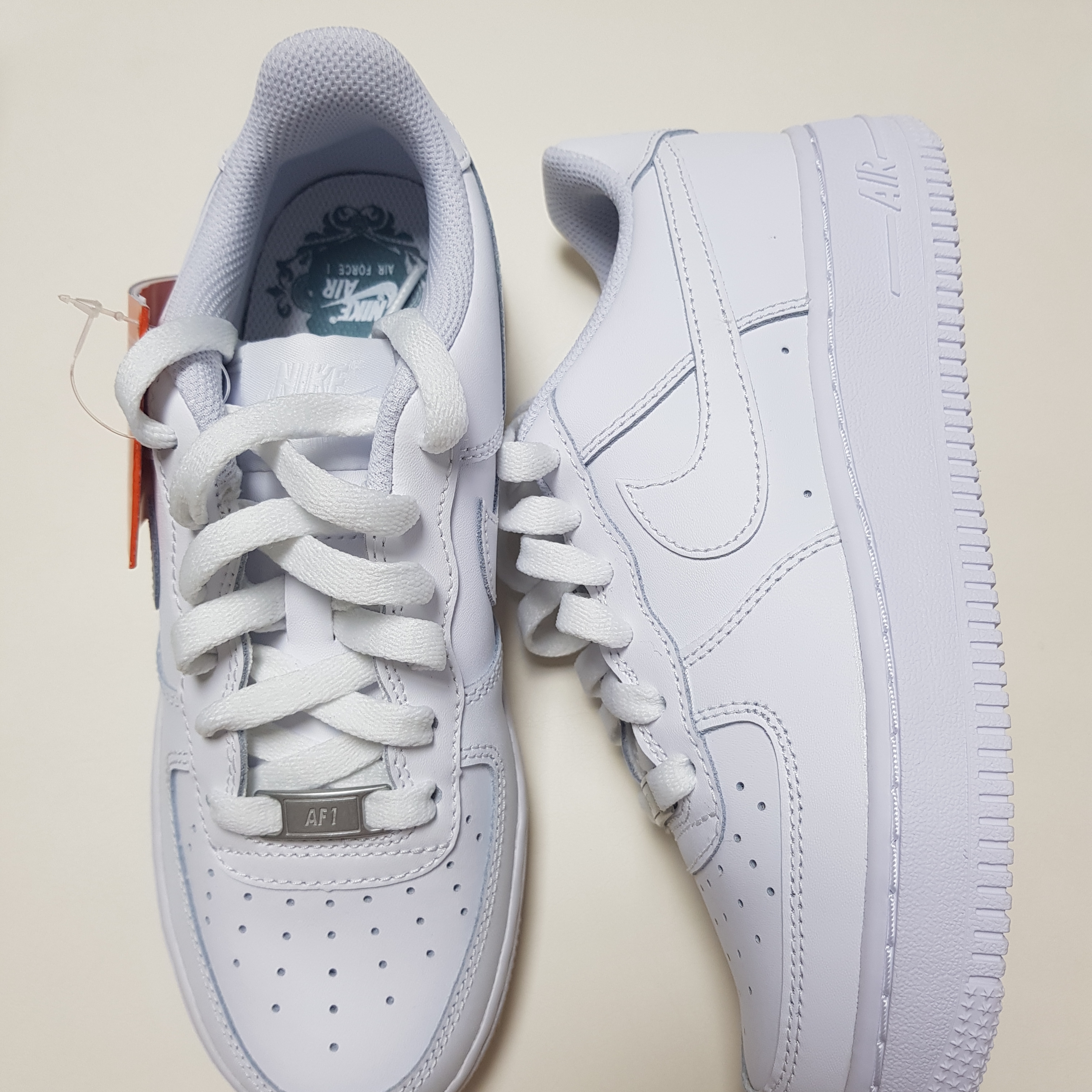 (GS) Nike Air Force 1 LE White 착용 스타일 - 3