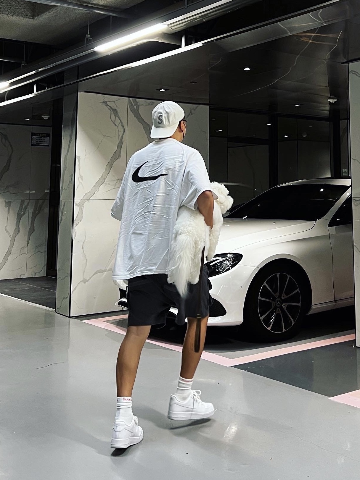 Nike Air Force 1 '07 Low White, Nike x Off-White NRG Short Sleeve T-Shirt White 착용 스타일 - 1