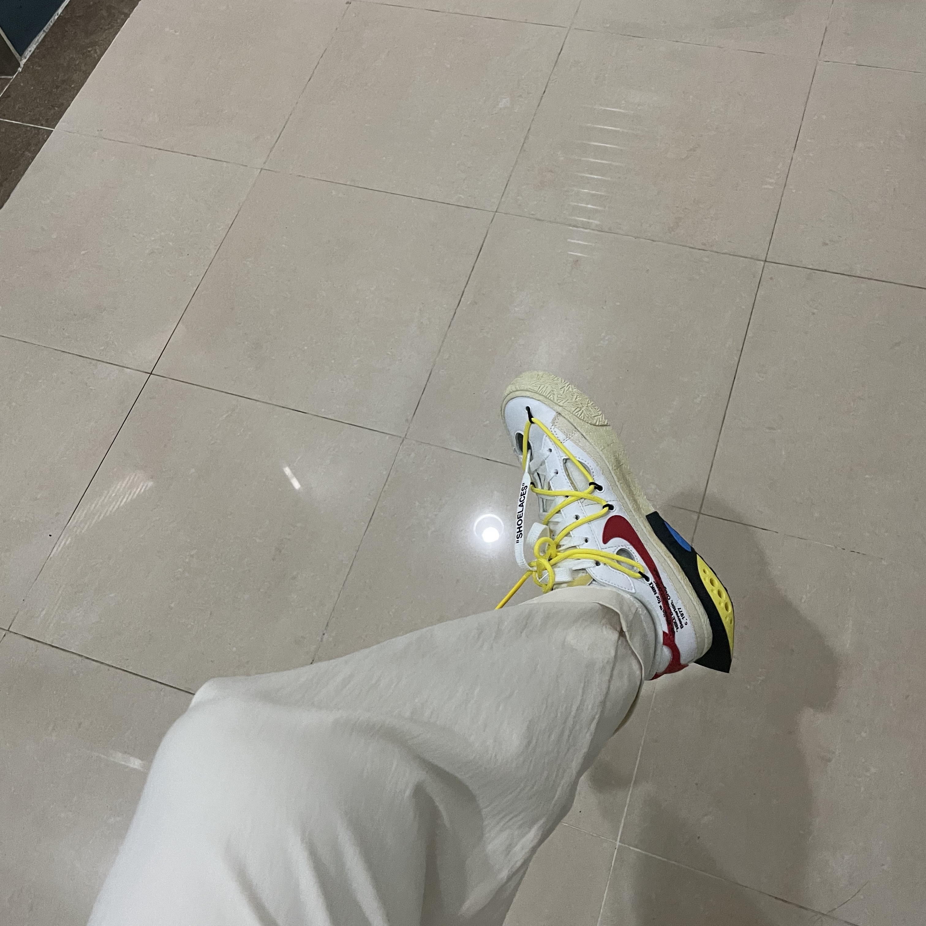 Nike x Off-White Blazer Low '77 White and University Red 착용 스타일