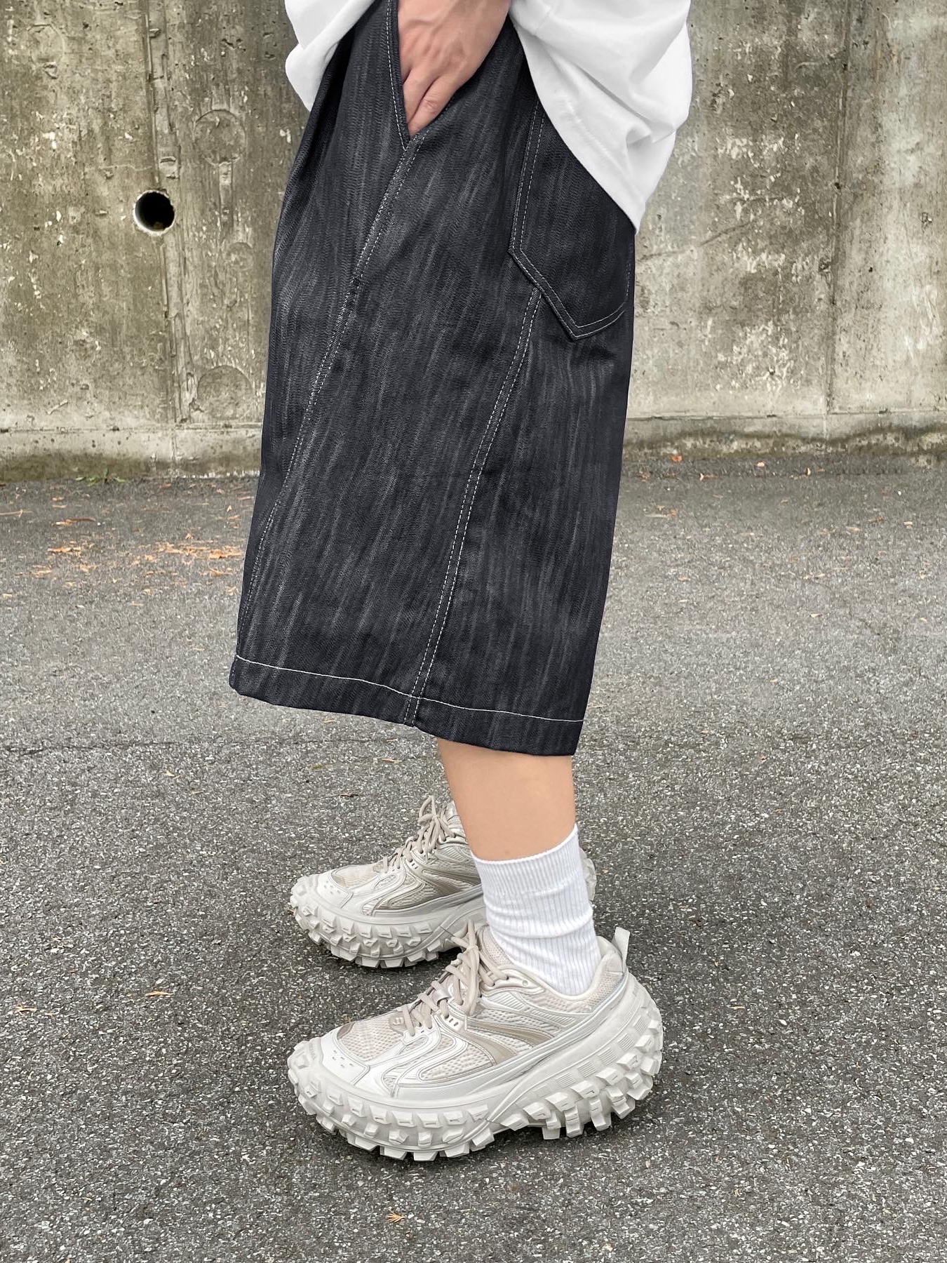Balenciaga Defender Sneakers Beige 착용 스타일 - 3