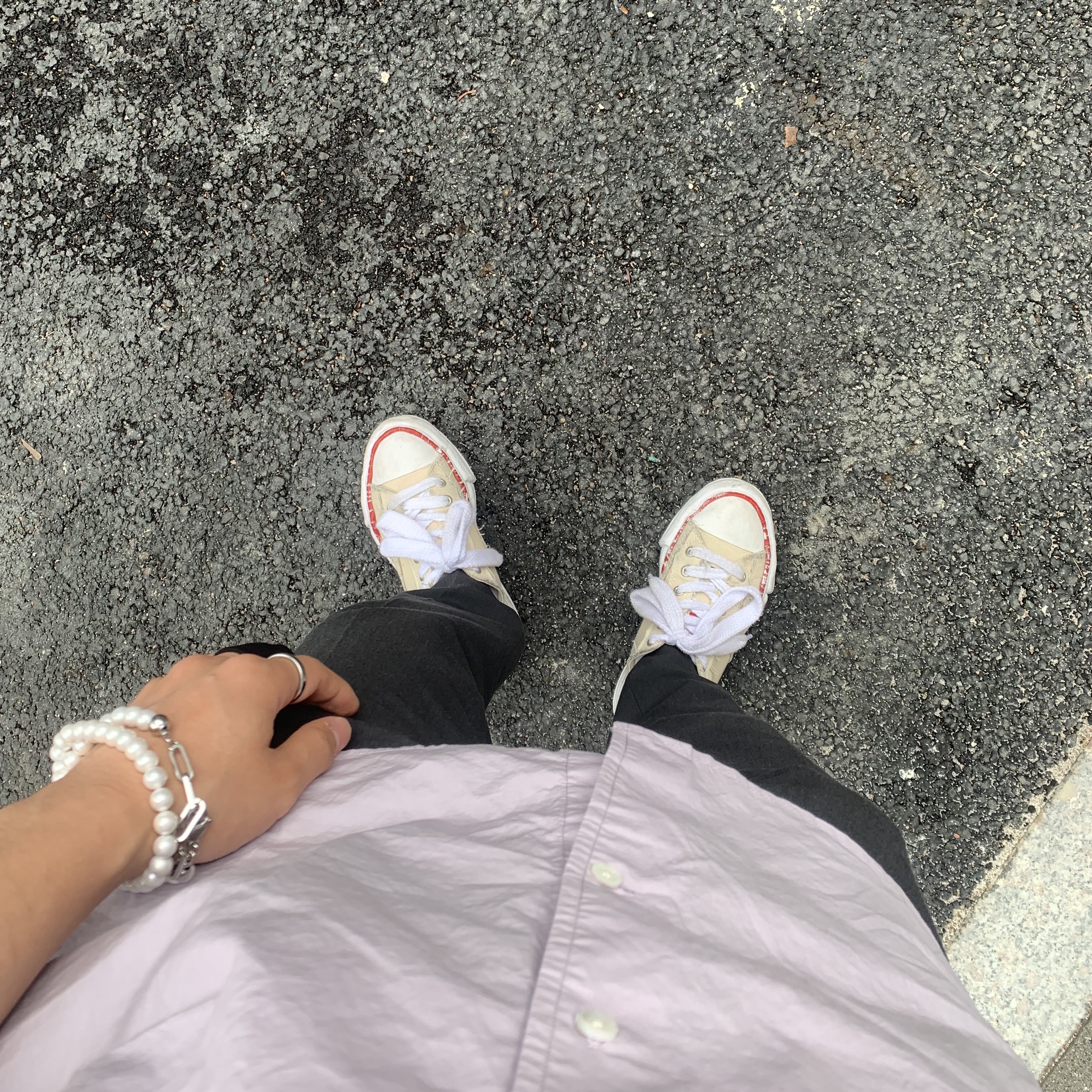 Maison Mihara Yasuhiro Peterson OG Sole Canvas Low-top Sneakers Natural, Maison Margiela Glam Slam Leather Shoulder Bag Black 착용 스타일 - 5