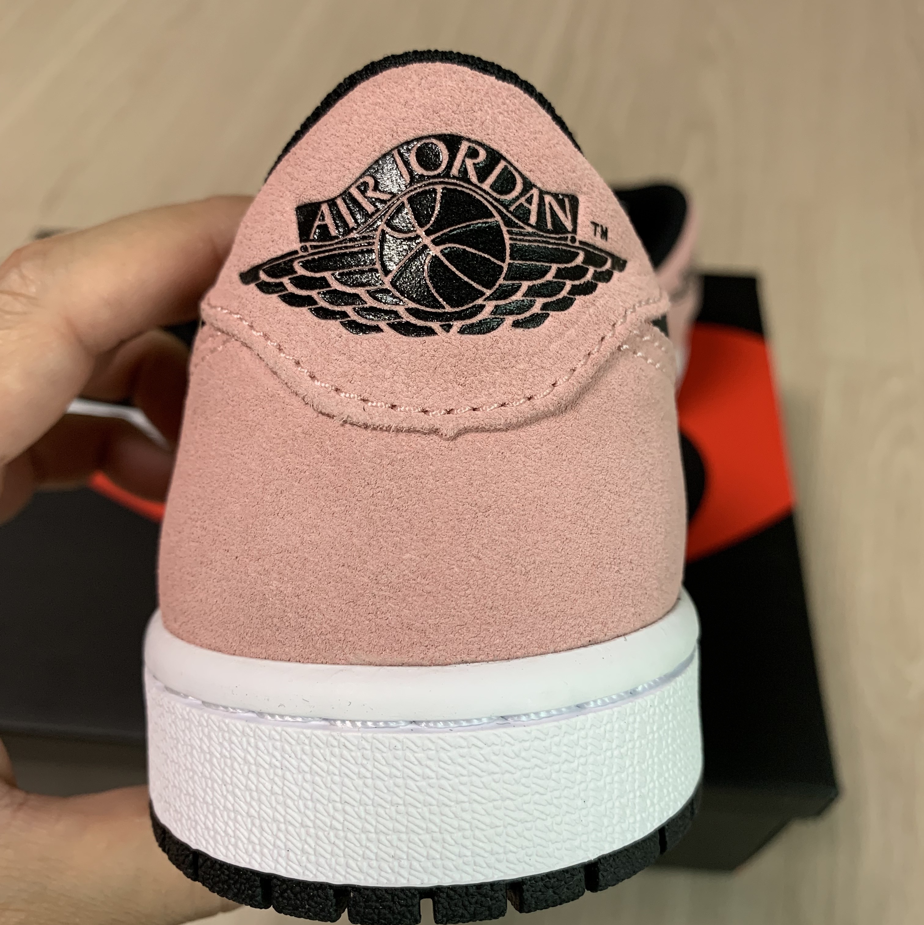 Jordan 1 Retro Low OG Bleached Coral 착용 스타일 - 4