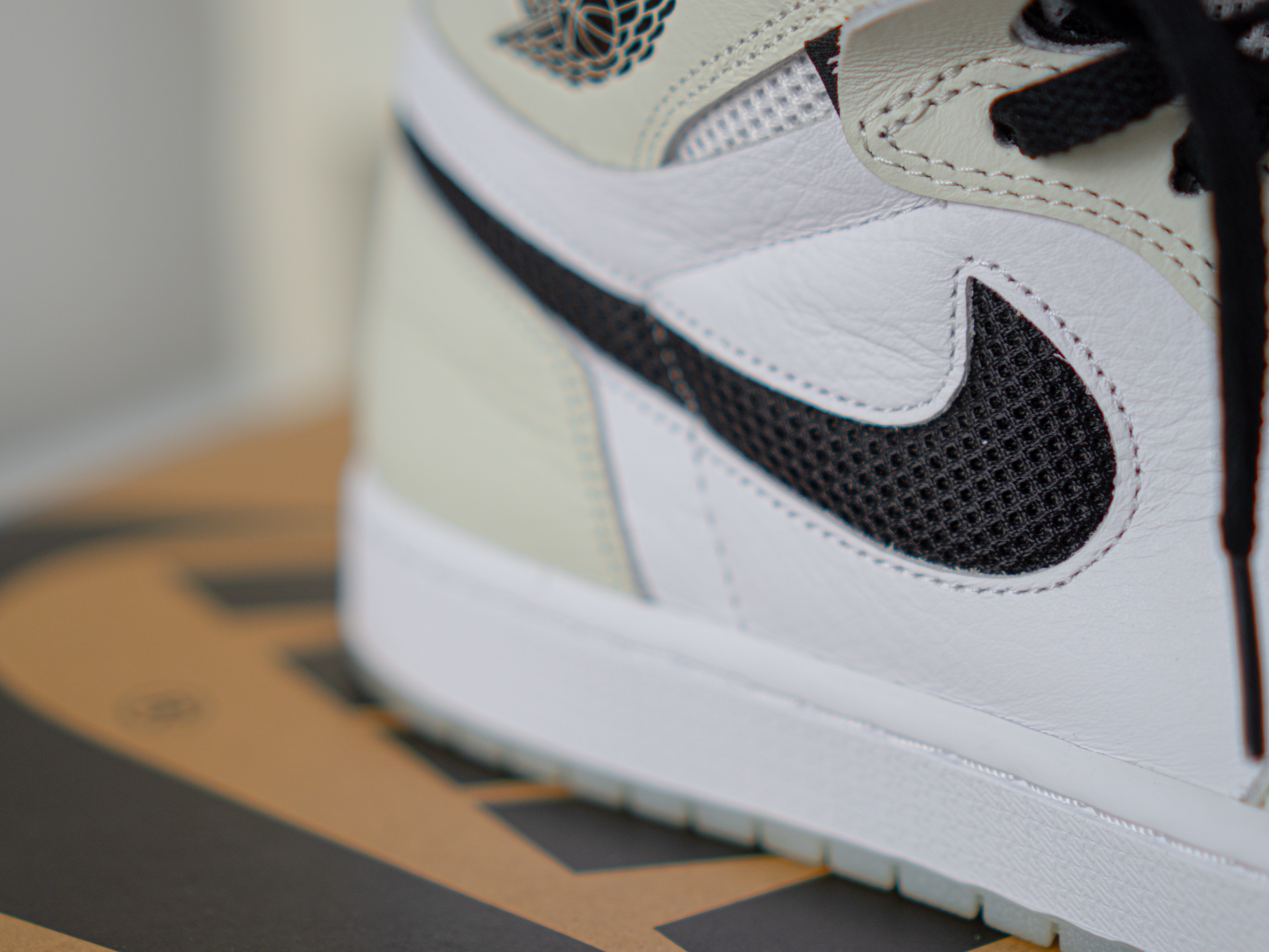 (W) Jordan 1 Zoom Air CMFT Light Bone 착용 스타일 - 4