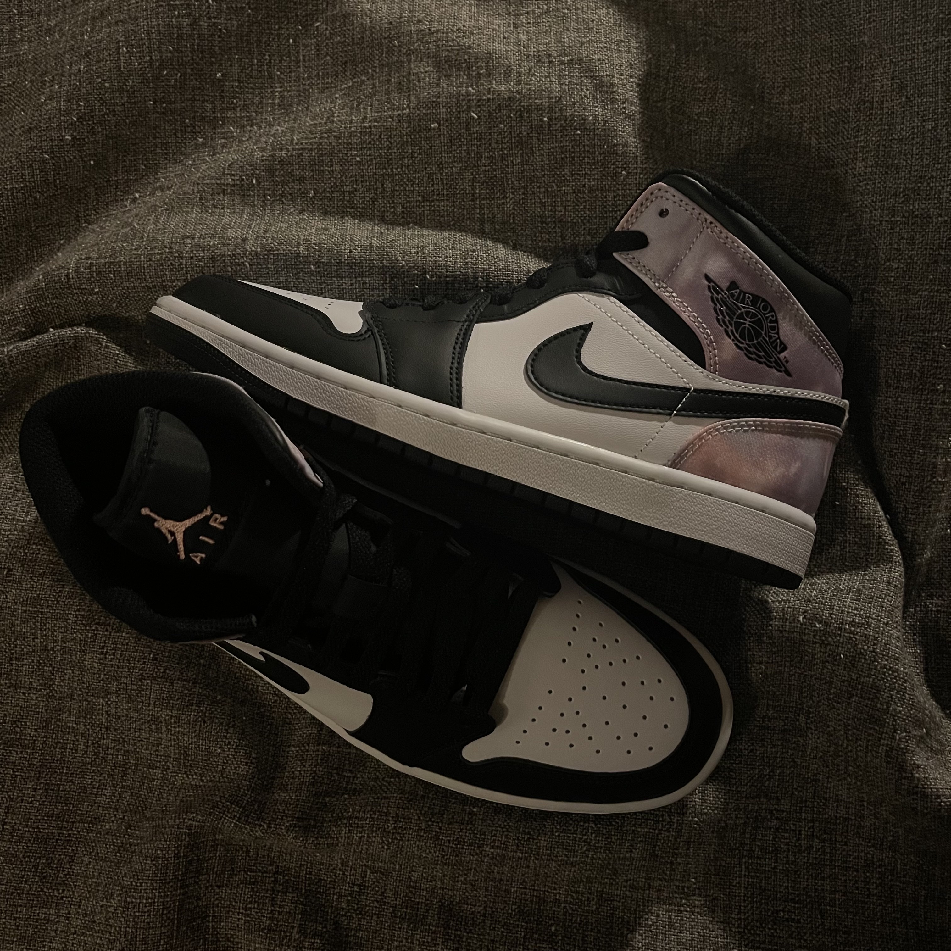 Jordan 1 Mid White Black Tie-Dye 착용 스타일 - 2