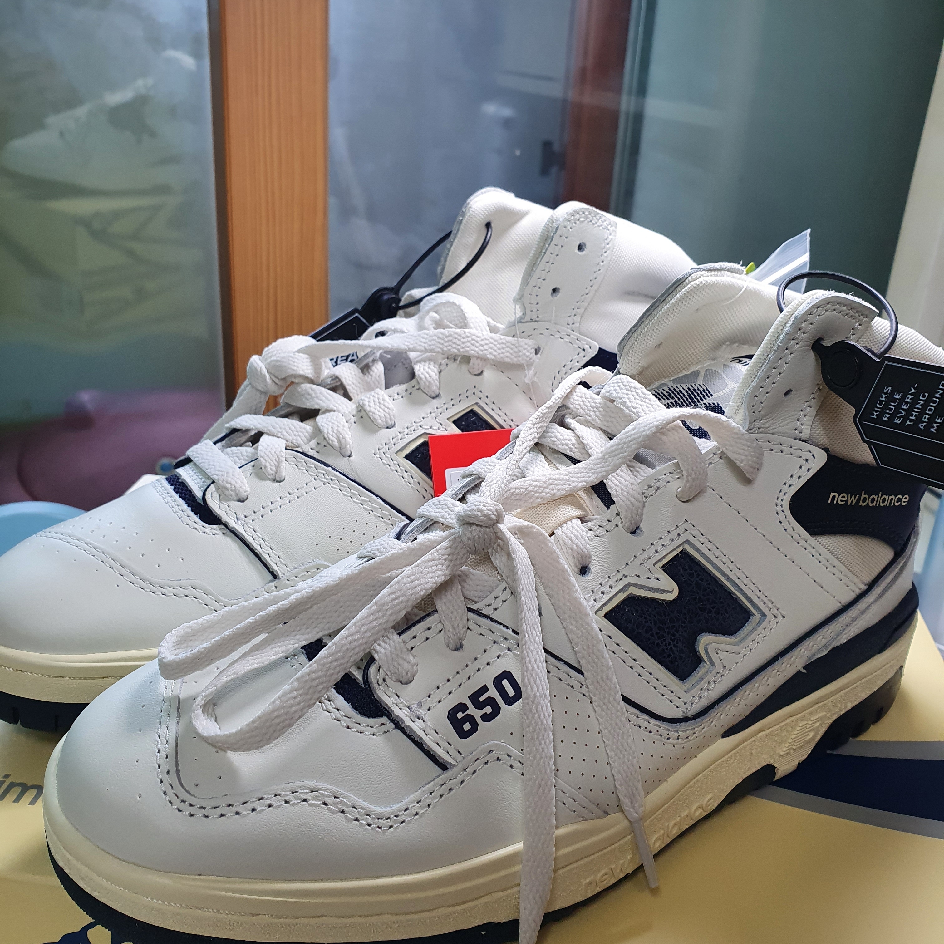 New Balance x Aime Leon Dore 650R White Navy 착용 스타일 - 1