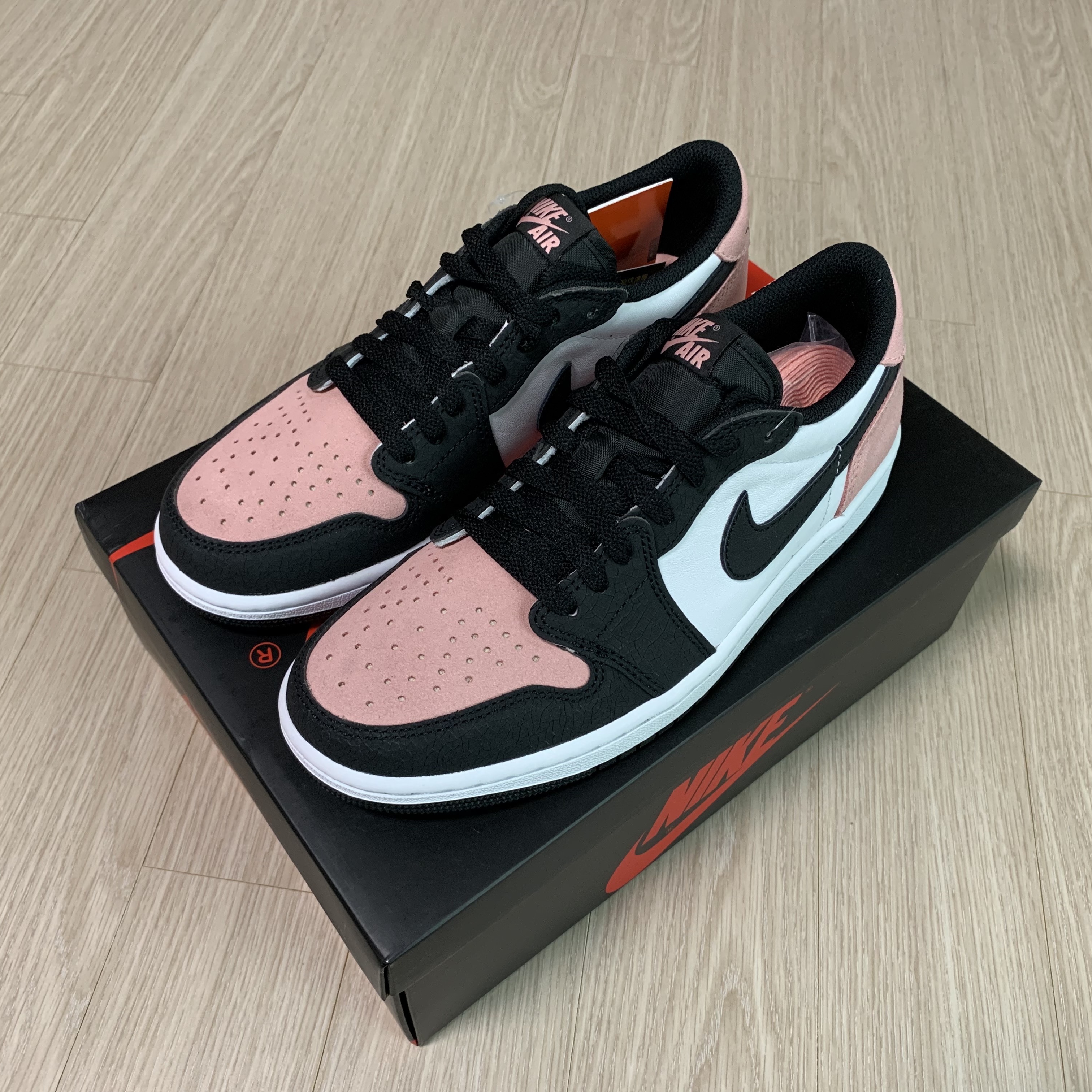 Jordan 1 Retro Low OG Bleached Coral 착용 스타일 - 1
