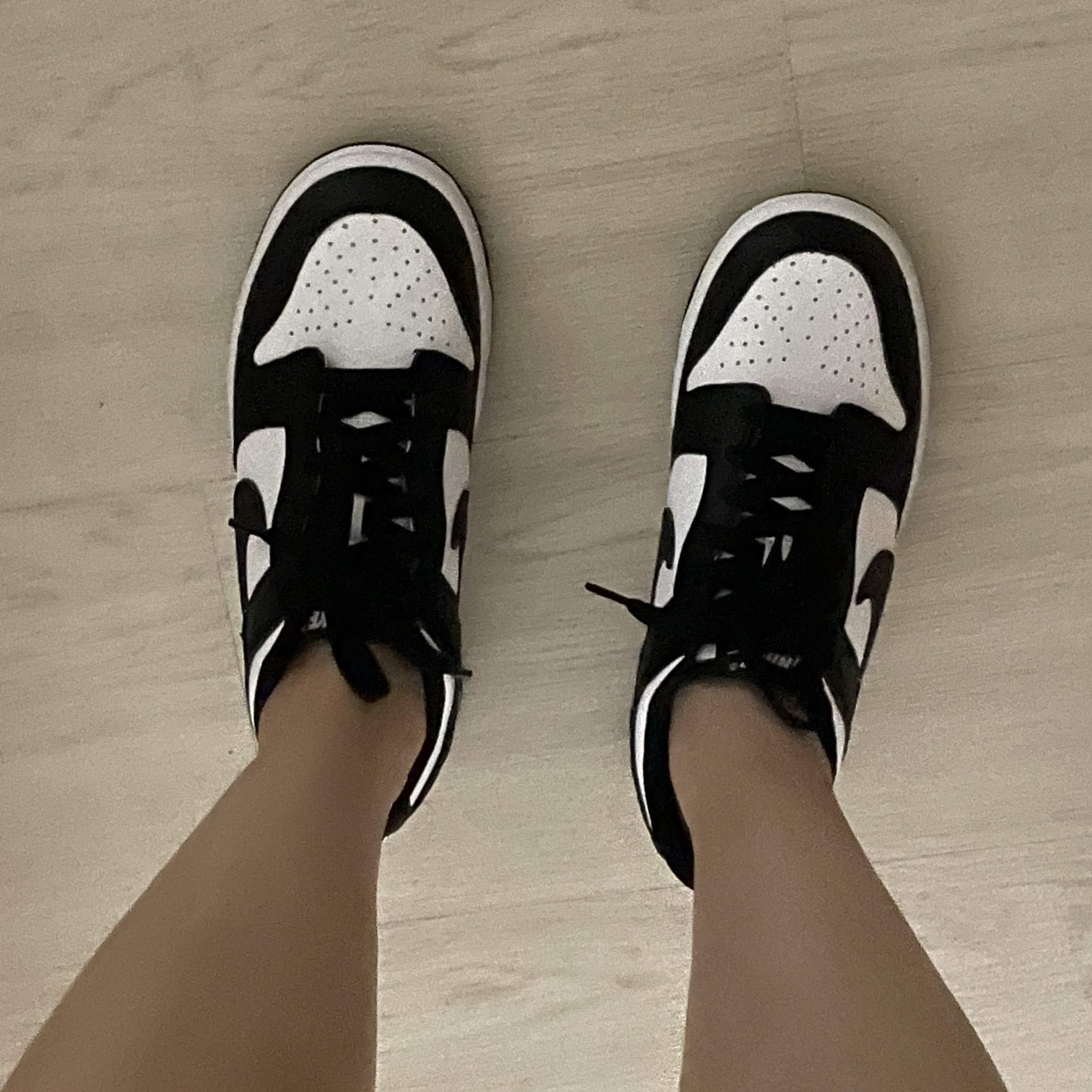 (W) Nike Dunk Low Black 착용 스타일 - 2